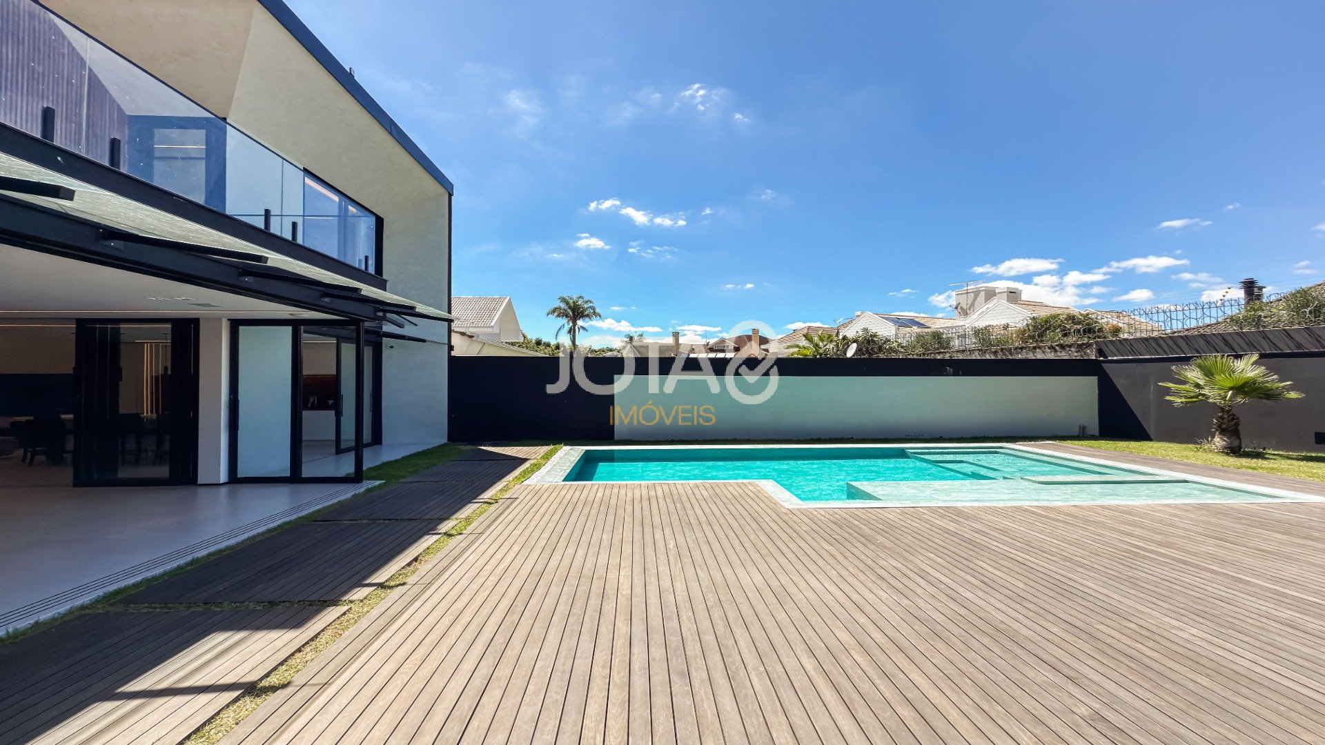CASA NOVA, MODERNA, 3 SUÍTES, CAMPO COMPRIDO!