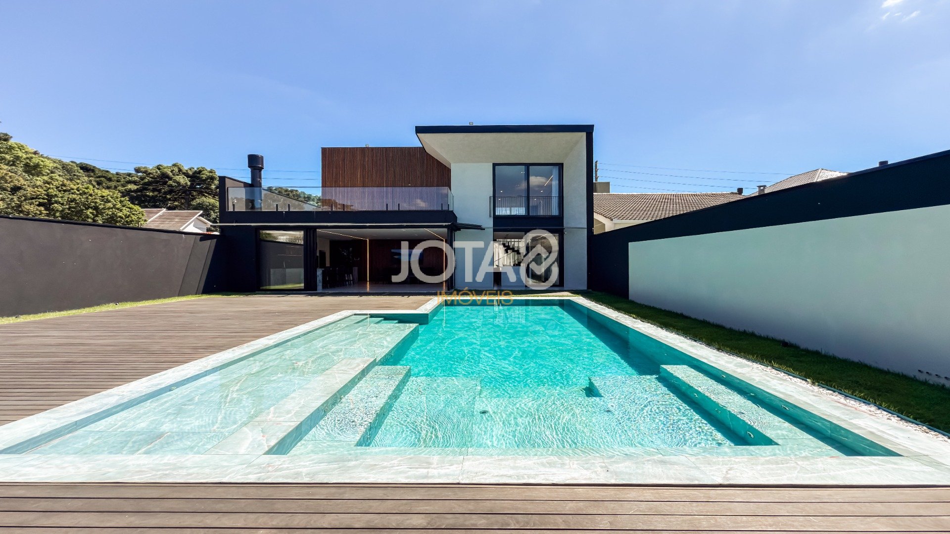 CASA NOVA, MODERNA, 3 SUÍTES, CAMPO COMPRIDO!