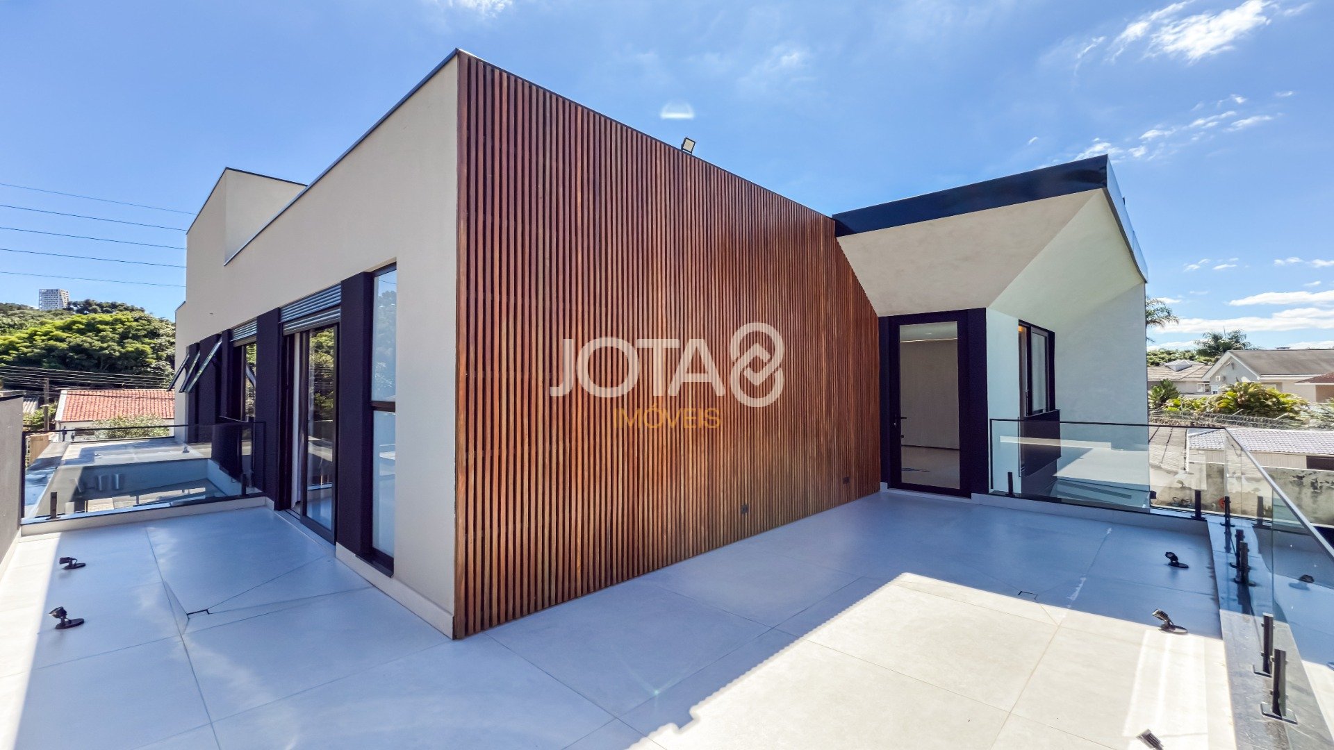 CASA NOVA, MODERNA, 3 SUÍTES, CAMPO COMPRIDO!