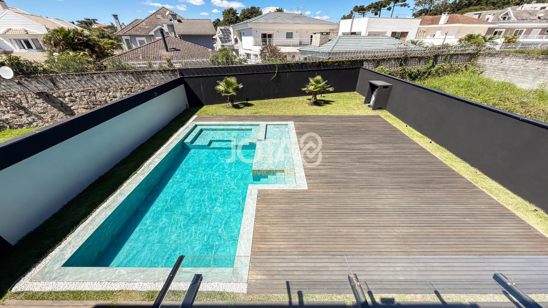 CASA NOVA, MODERNA, 3 SUÍTES, CAMPO COMPRIDO!