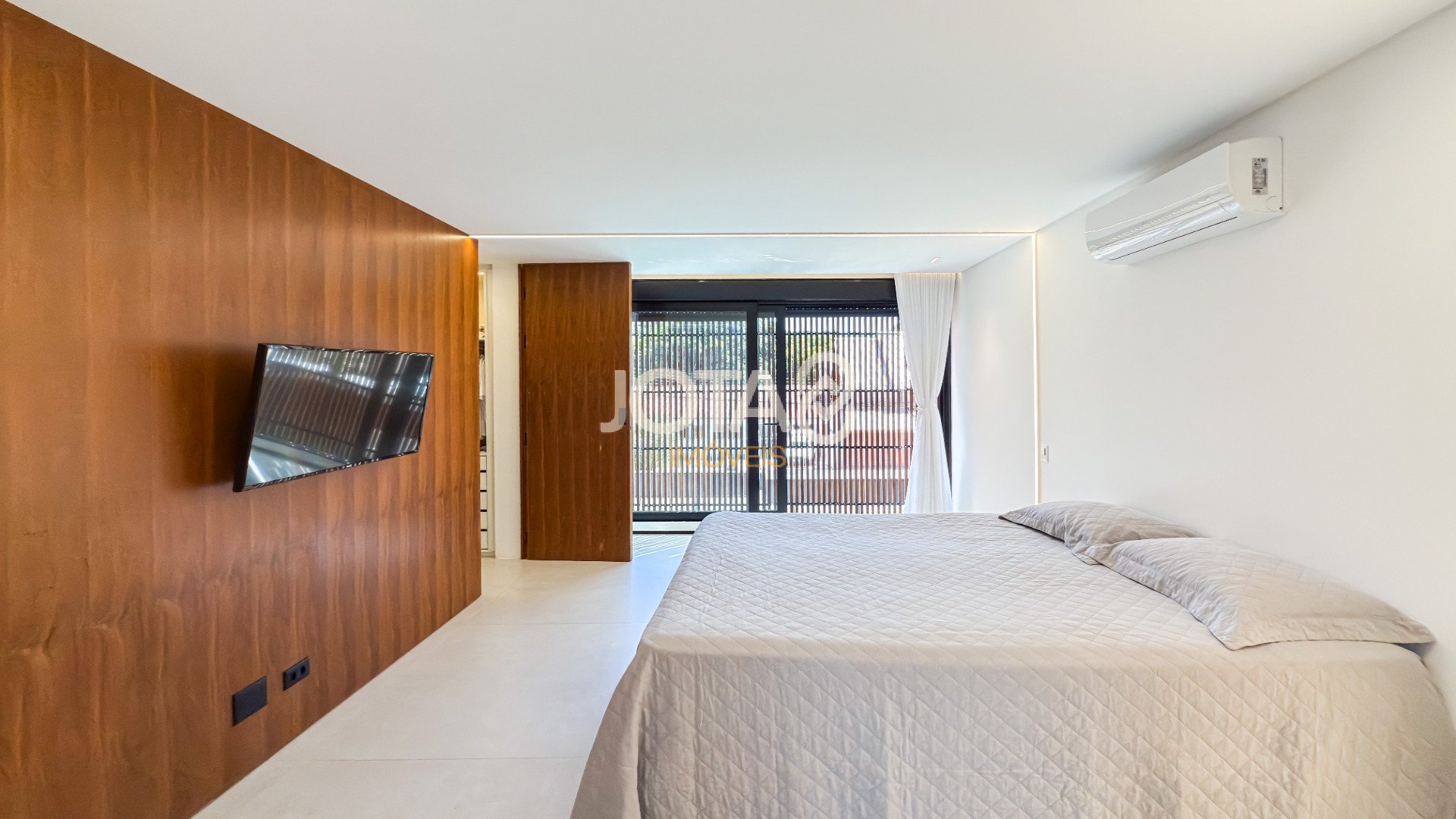 CASA NOVA, MODERNA, 3 SUÍTES, CAMPO COMPRIDO!