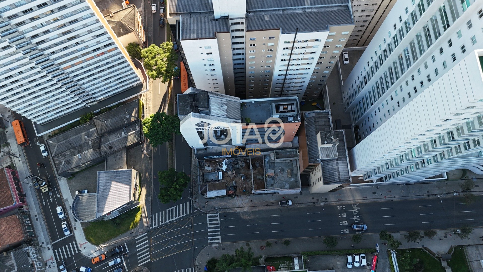 LOJA DE ESQUINA COM EXCELENTE VISIBILIDADE