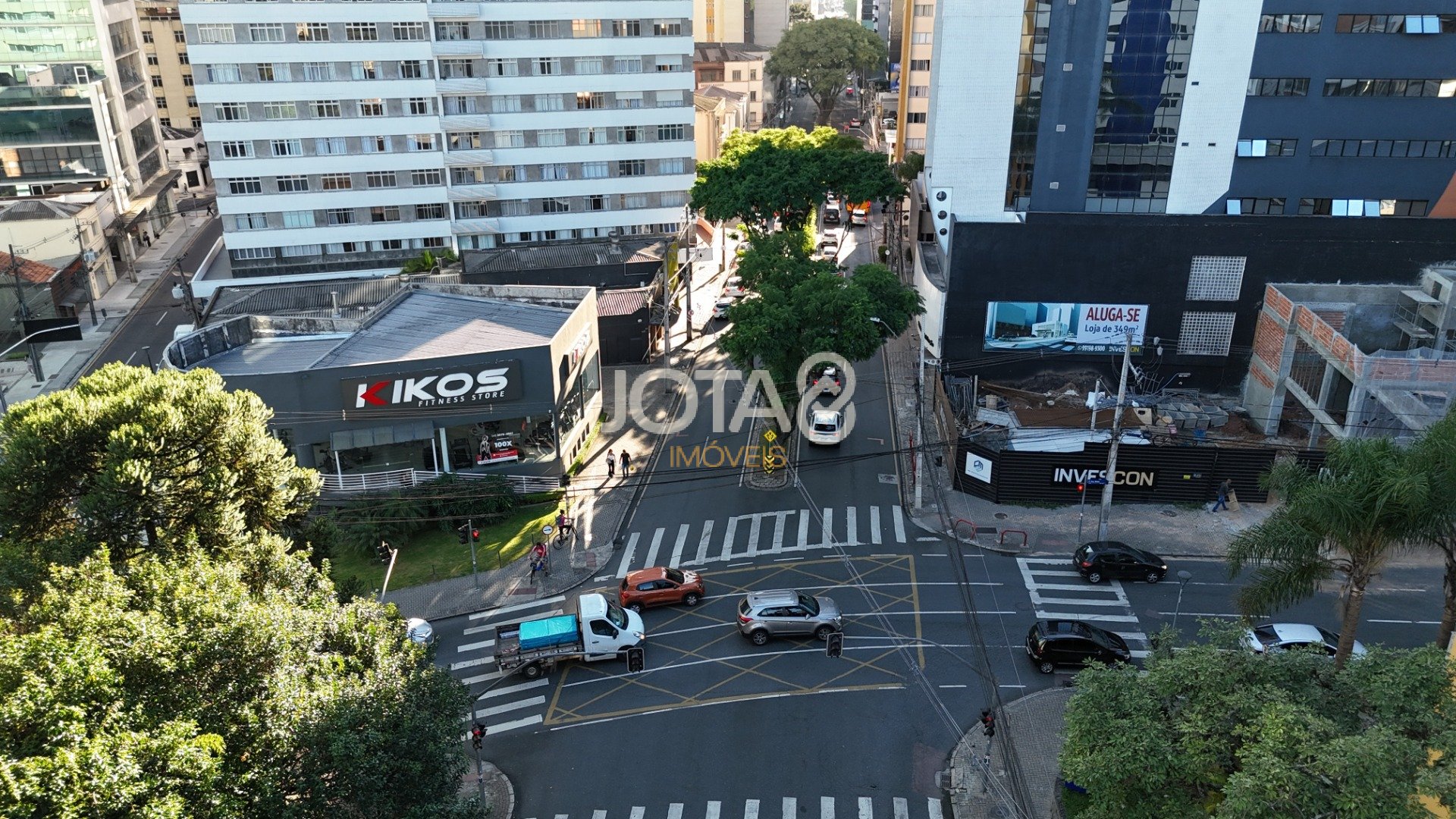 LOJA DE ESQUINA COM EXCELENTE VISIBILIDADE
