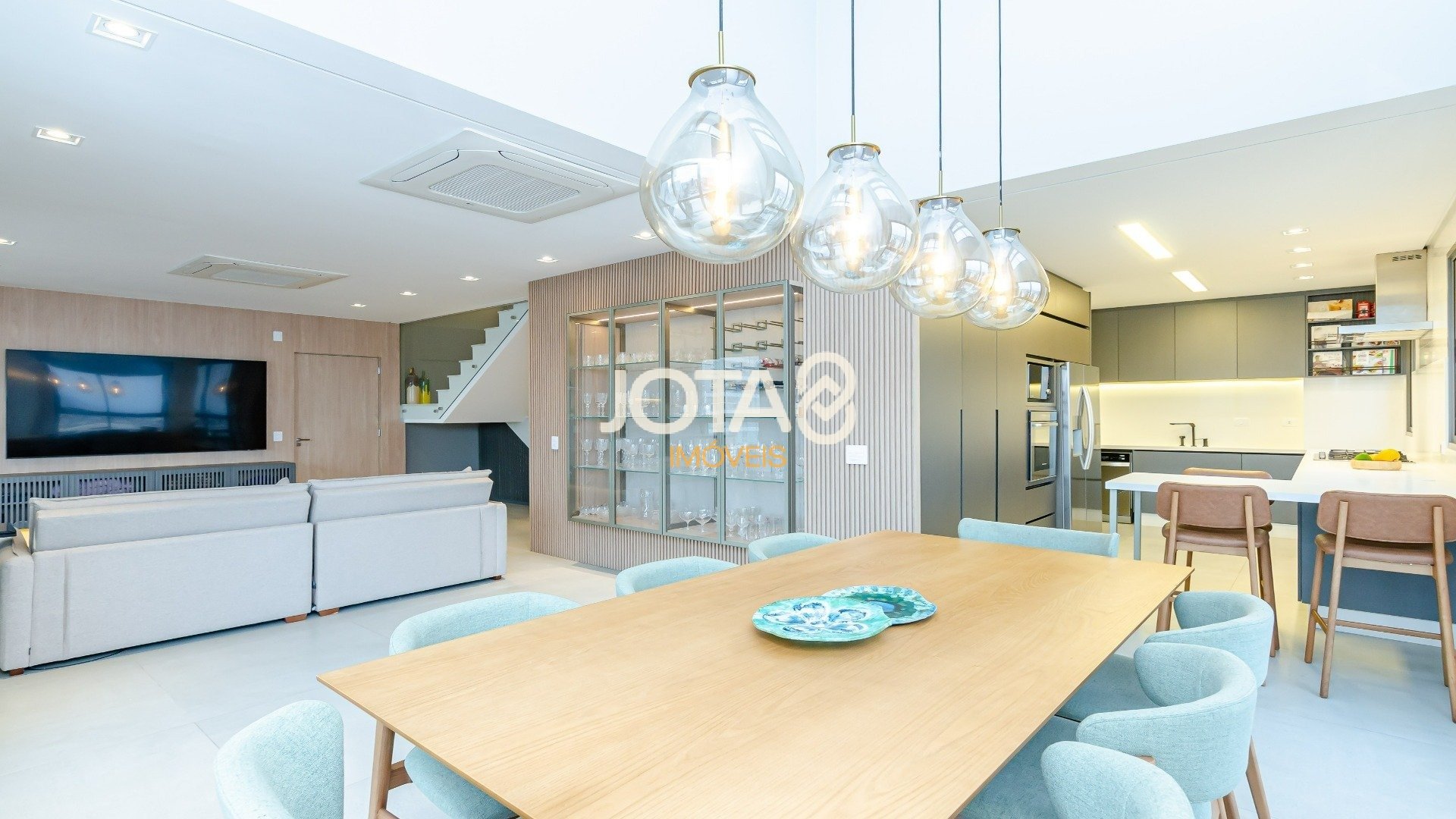 DUPLEX COM 3 SUÍTES PRÓXIMO AO SHOPPING CURITIBA COM VISTA PANORÂMICA