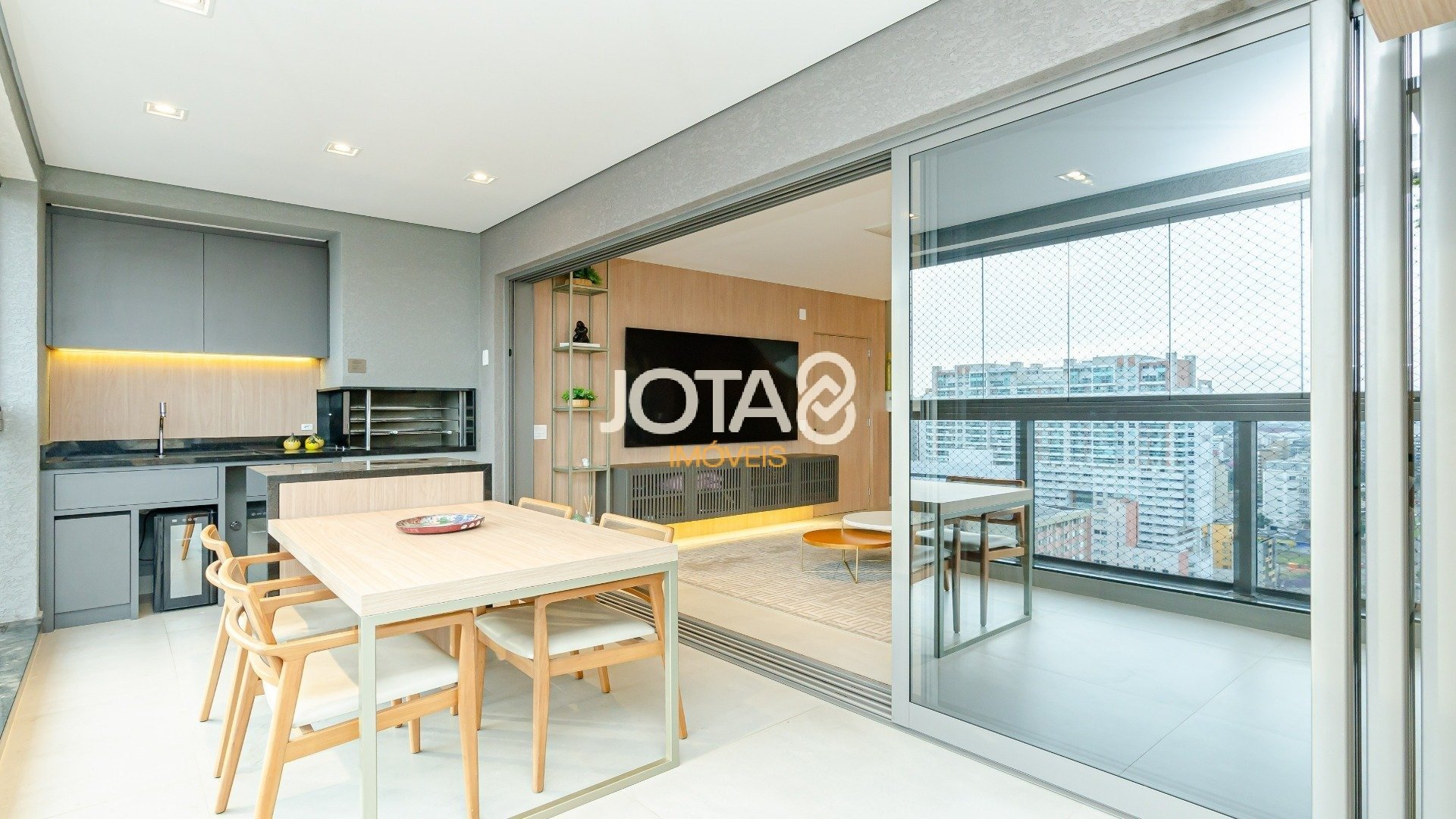 DUPLEX COM 3 SUÍTES PRÓXIMO AO SHOPPING CURITIBA COM VISTA PANORÂMICA
