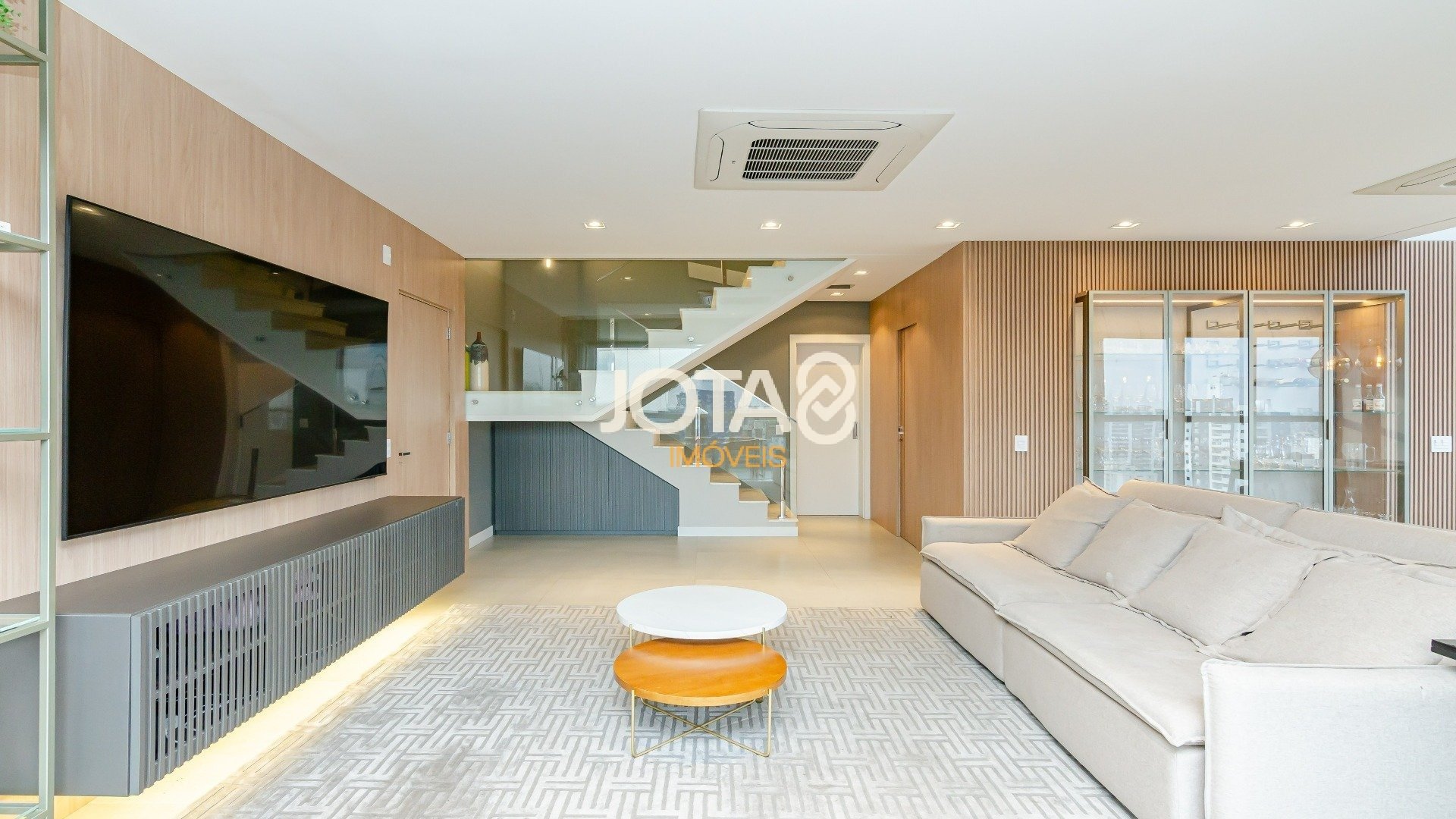 DUPLEX COM 3 SUÍTES PRÓXIMO AO SHOPPING CURITIBA COM VISTA PANORÂMICA