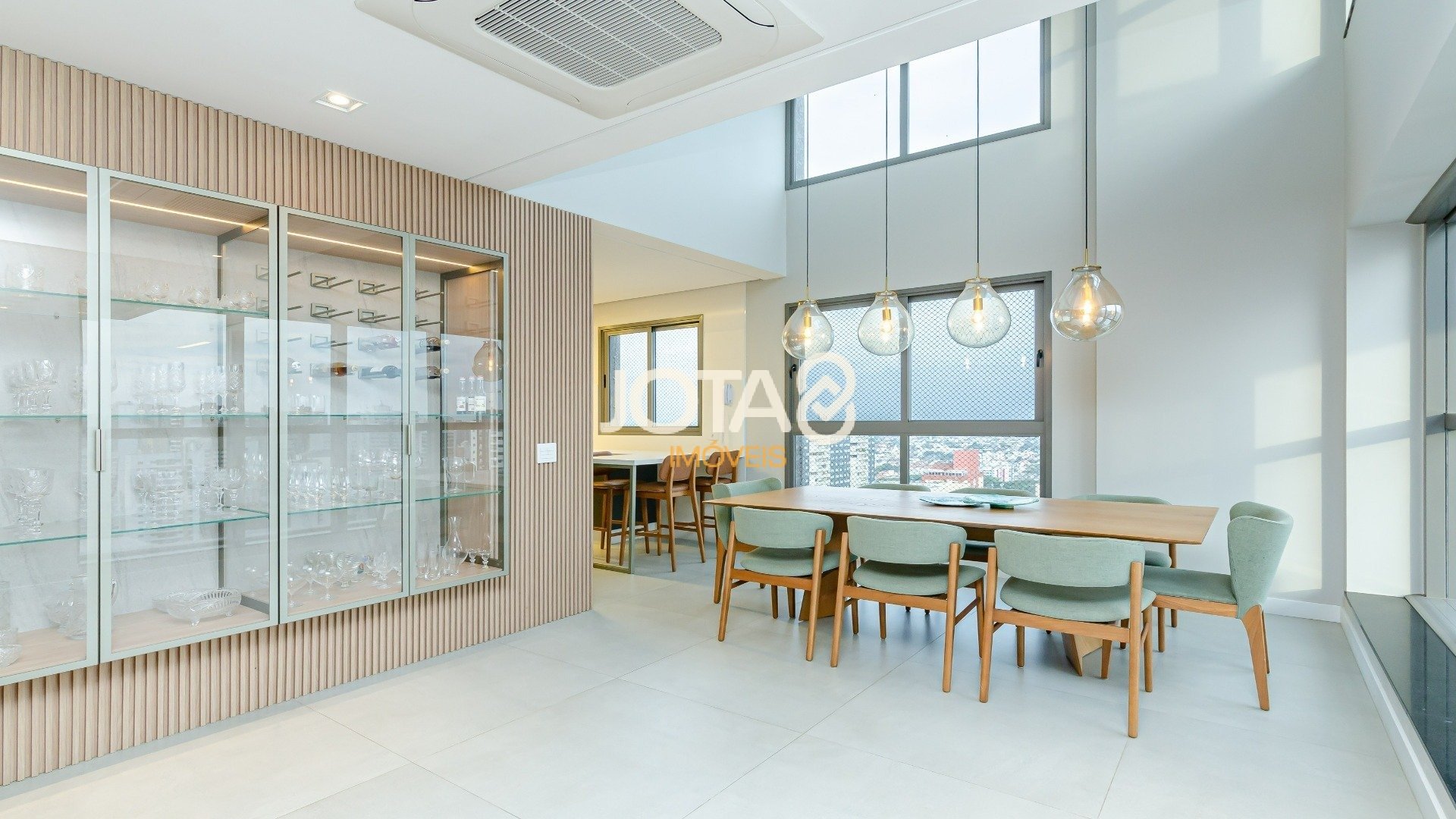 DUPLEX COM 3 SUÍTES PRÓXIMO AO SHOPPING CURITIBA COM VISTA PANORÂMICA