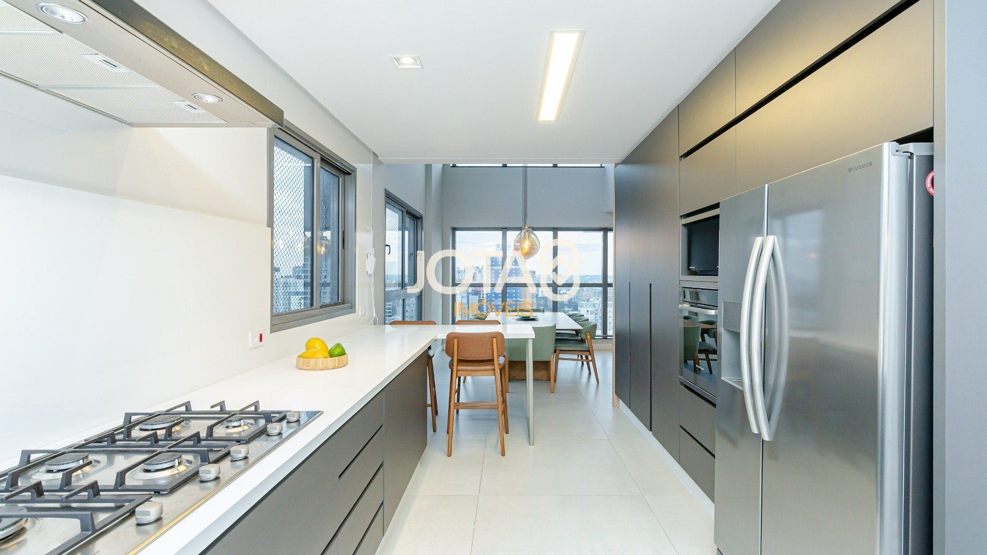 DUPLEX COM 3 SUÍTES PRÓXIMO AO SHOPPING CURITIBA COM VISTA PANORÂMICA