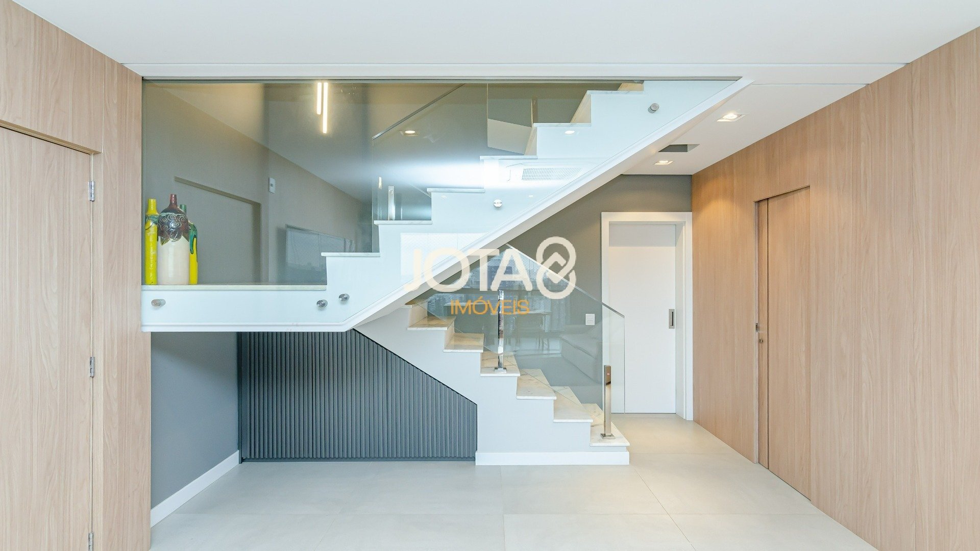 DUPLEX COM 3 SUÍTES PRÓXIMO AO SHOPPING CURITIBA COM VISTA PANORÂMICA