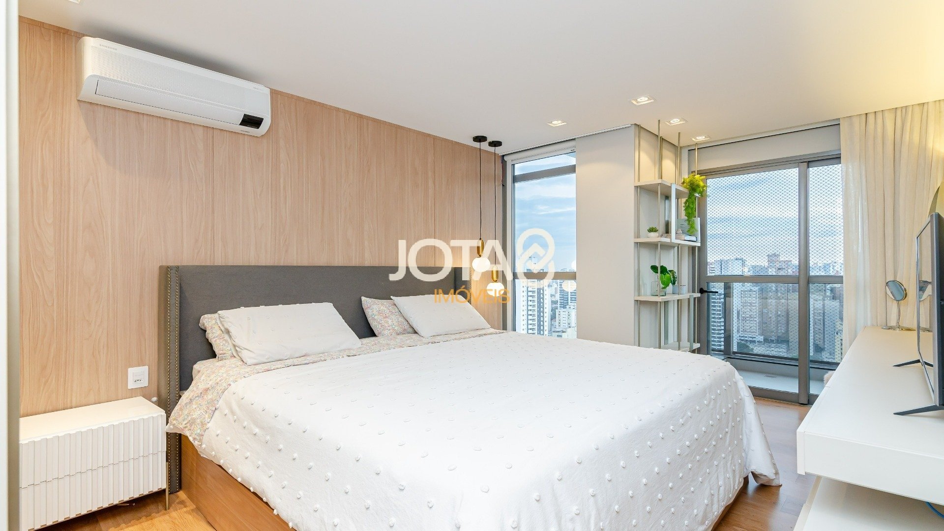 DUPLEX COM 3 SUÍTES PRÓXIMO AO SHOPPING CURITIBA COM VISTA PANORÂMICA
