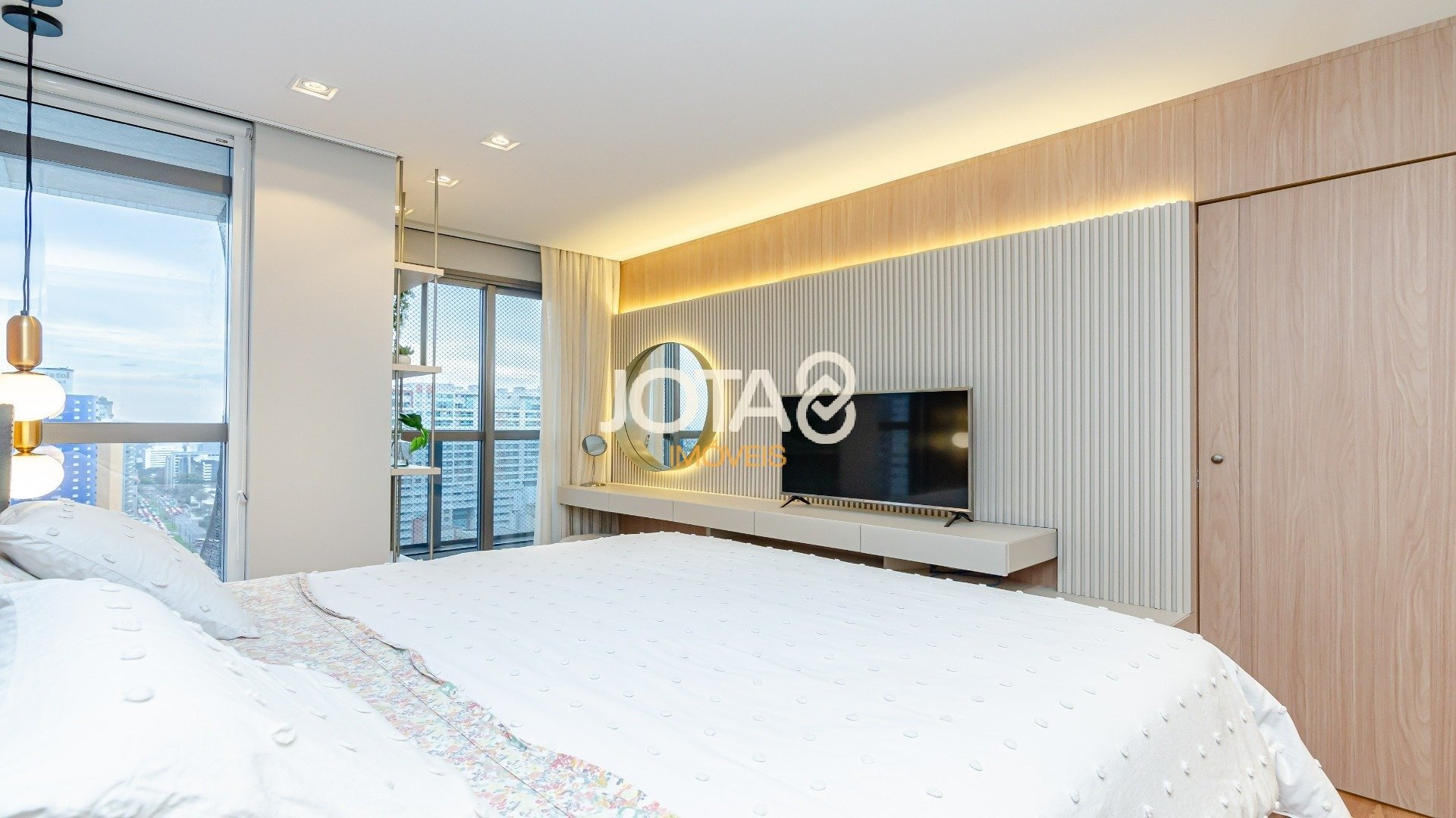 DUPLEX COM 3 SUÍTES PRÓXIMO AO SHOPPING CURITIBA COM VISTA PANORÂMICA