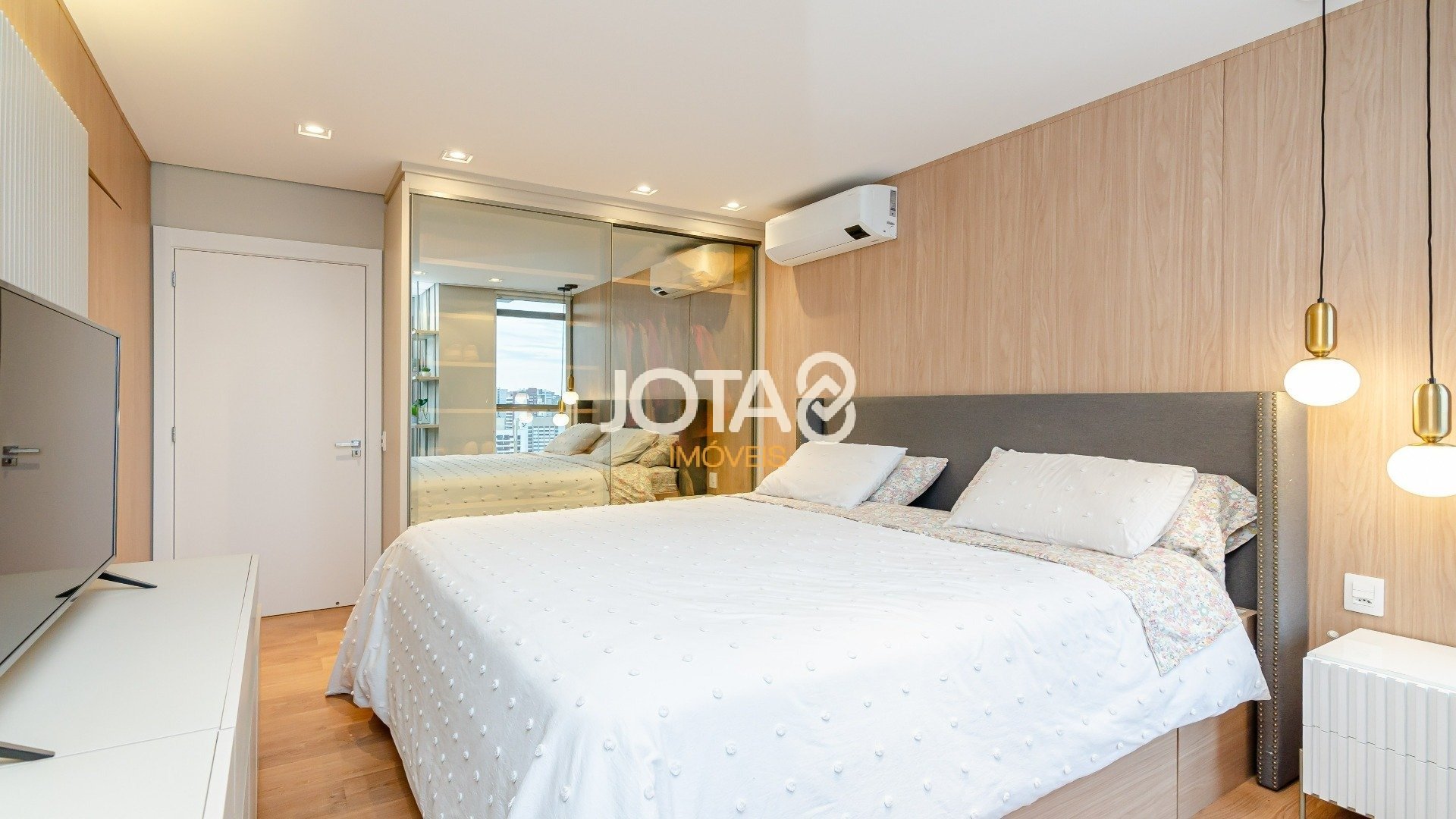DUPLEX COM 3 SUÍTES PRÓXIMO AO SHOPPING CURITIBA COM VISTA PANORÂMICA