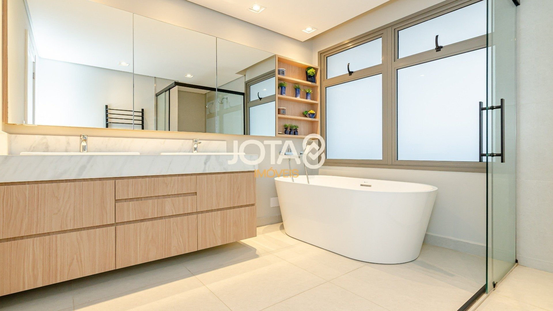 DUPLEX COM 3 SUÍTES PRÓXIMO AO SHOPPING CURITIBA COM VISTA PANORÂMICA