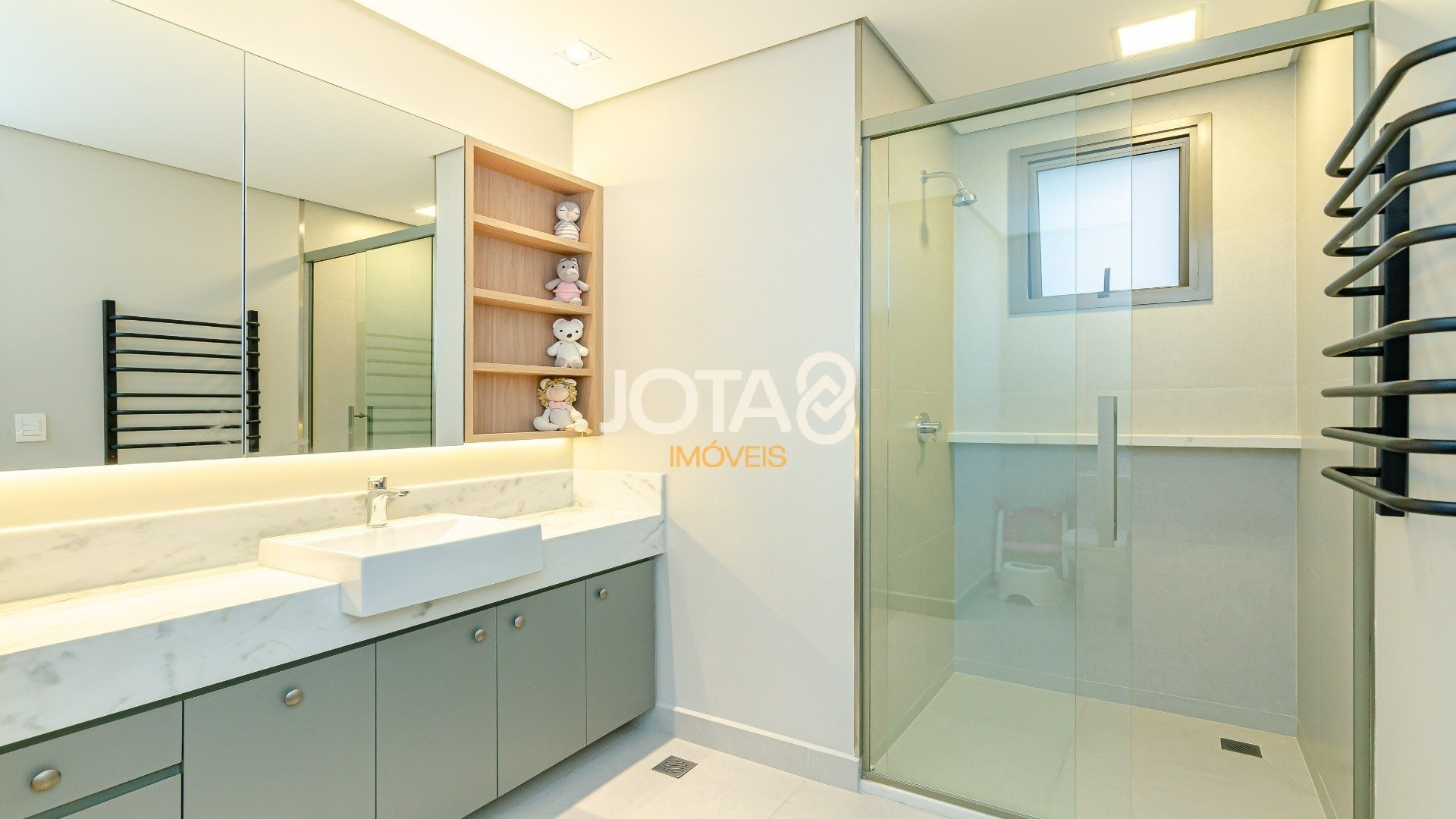 DUPLEX COM 3 SUÍTES PRÓXIMO AO SHOPPING CURITIBA COM VISTA PANORÂMICA