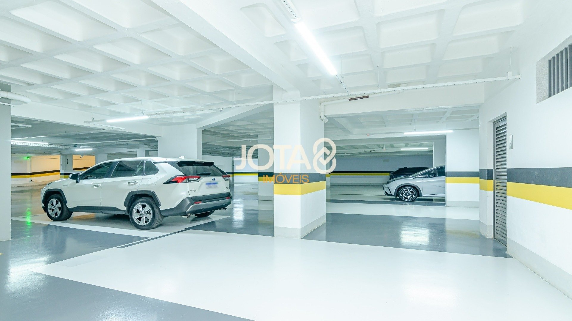 DUPLEX COM 3 SUÍTES PRÓXIMO AO SHOPPING CURITIBA COM VISTA PANORÂMICA
