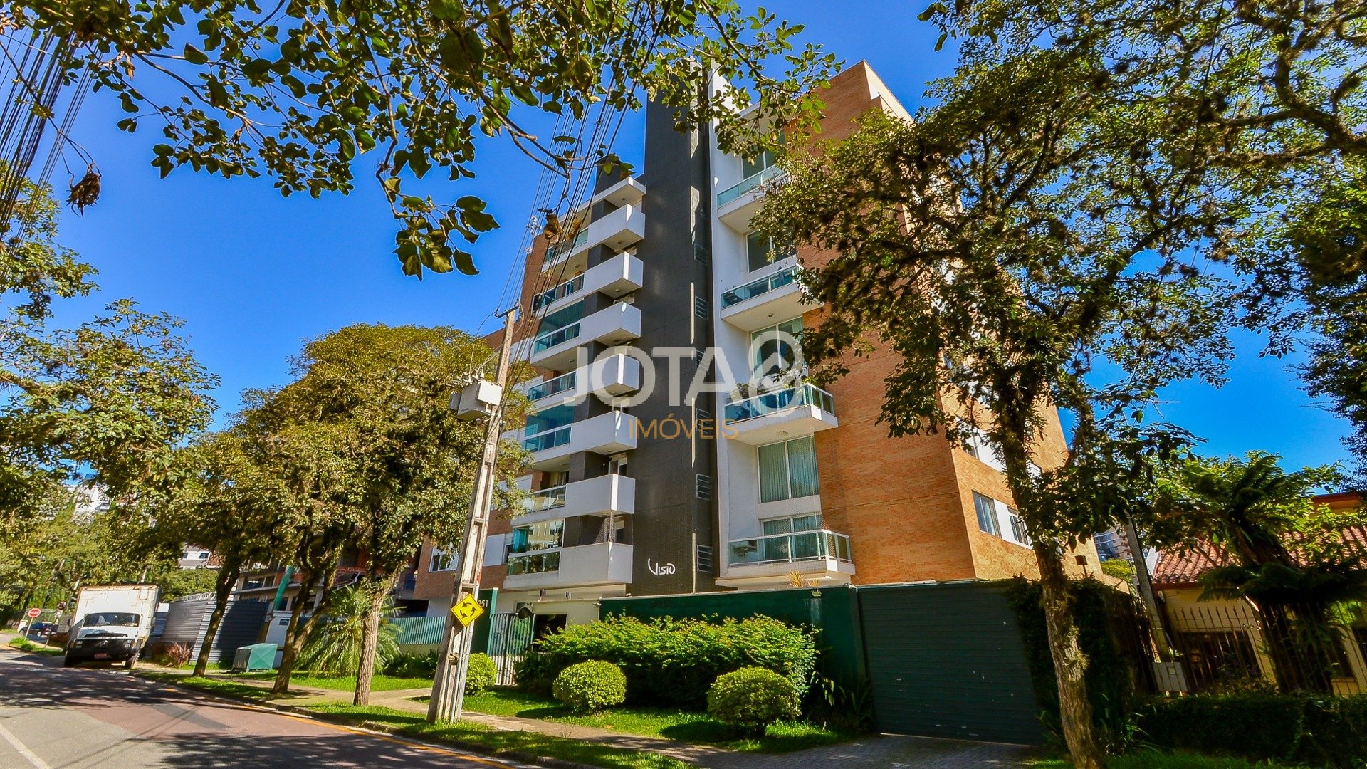 Foto de destaque Apartamento semi mobiliado com 2 vagas no juvevê