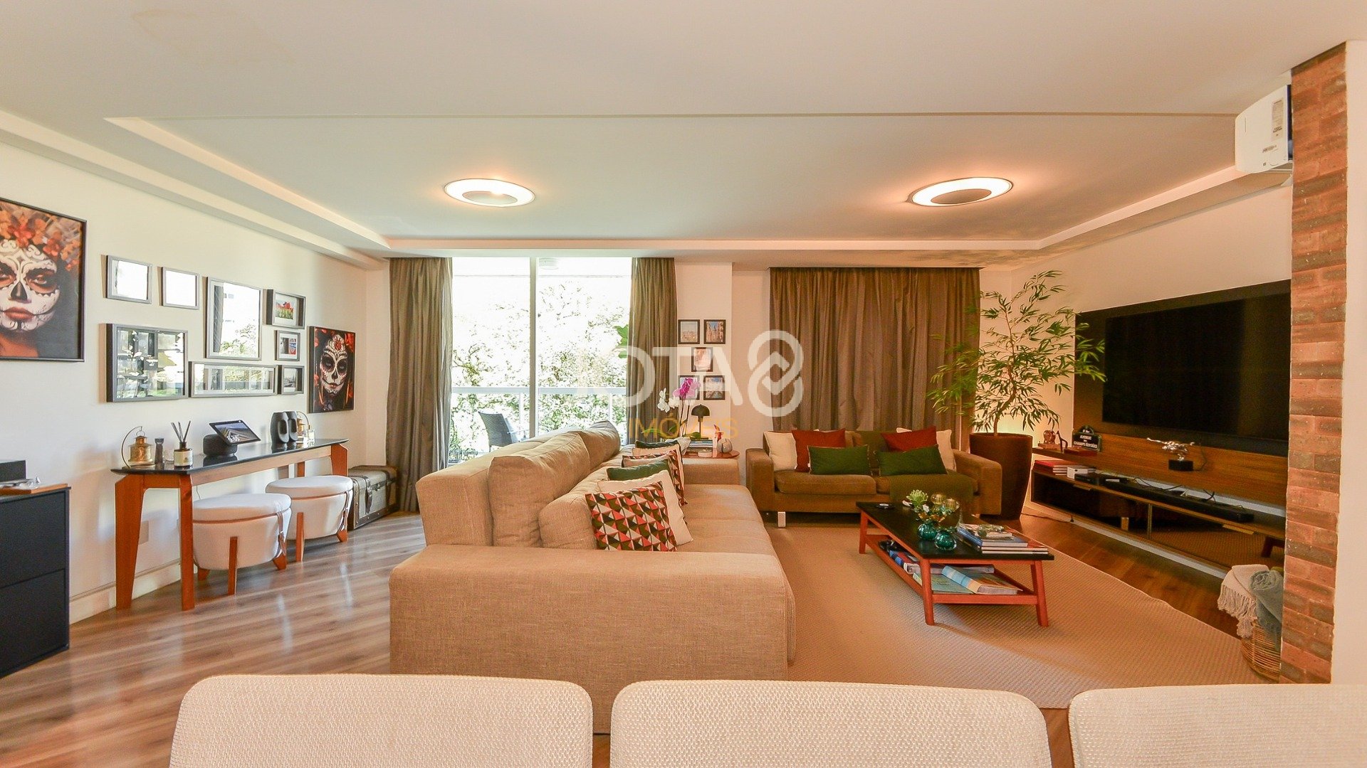 APARTAMENTO SEMI MOBILIADO COM 2 VAGAS NO JUVEVÊ