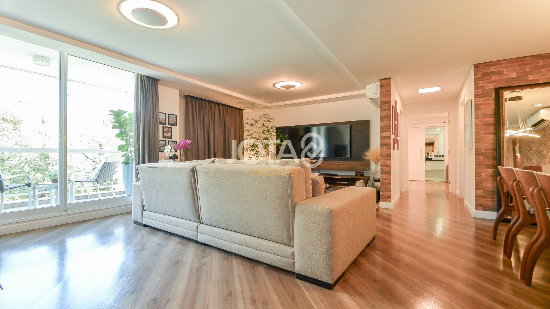 APARTAMENTO SEMI MOBILIADO COM 2 VAGAS NO JUVEVÊ