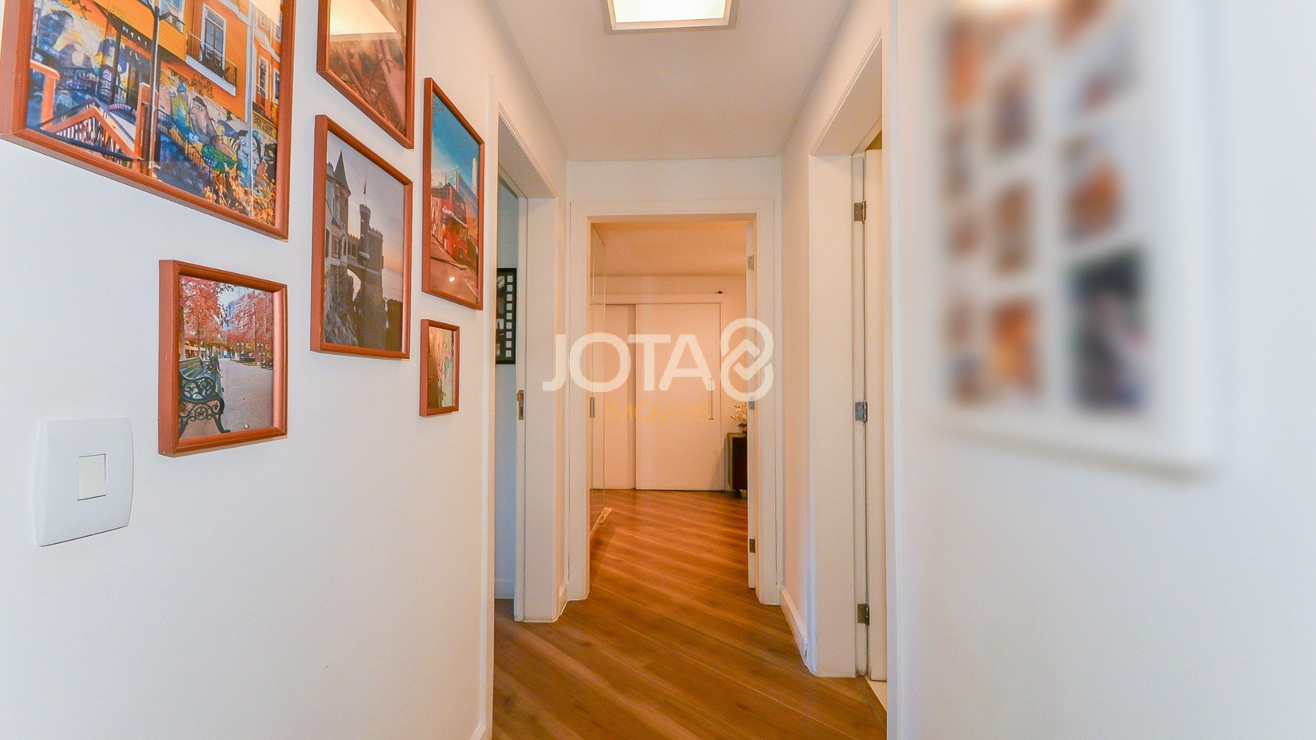 APARTAMENTO SEMI MOBILIADO COM 2 VAGAS NO JUVEVÊ