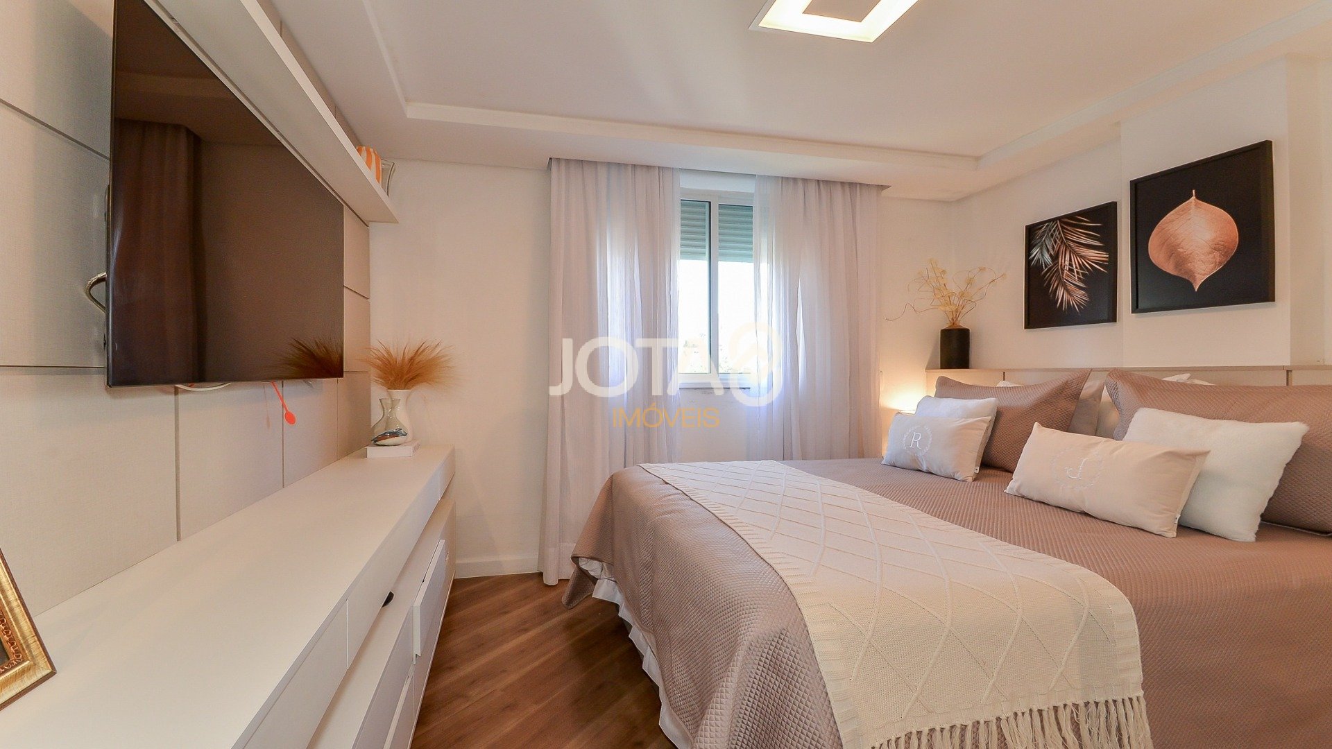 APARTAMENTO SEMI MOBILIADO COM 2 VAGAS NO JUVEVÊ