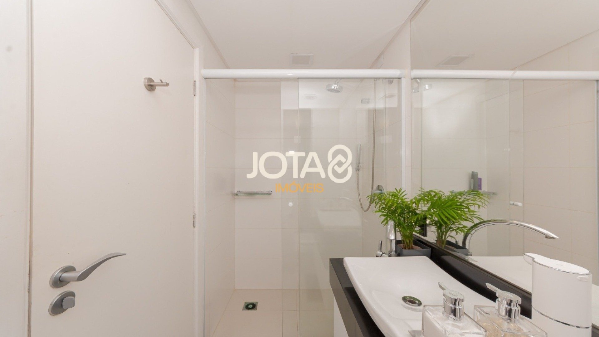 APARTAMENTO SEMI MOBILIADO COM 2 VAGAS NO JUVEVÊ