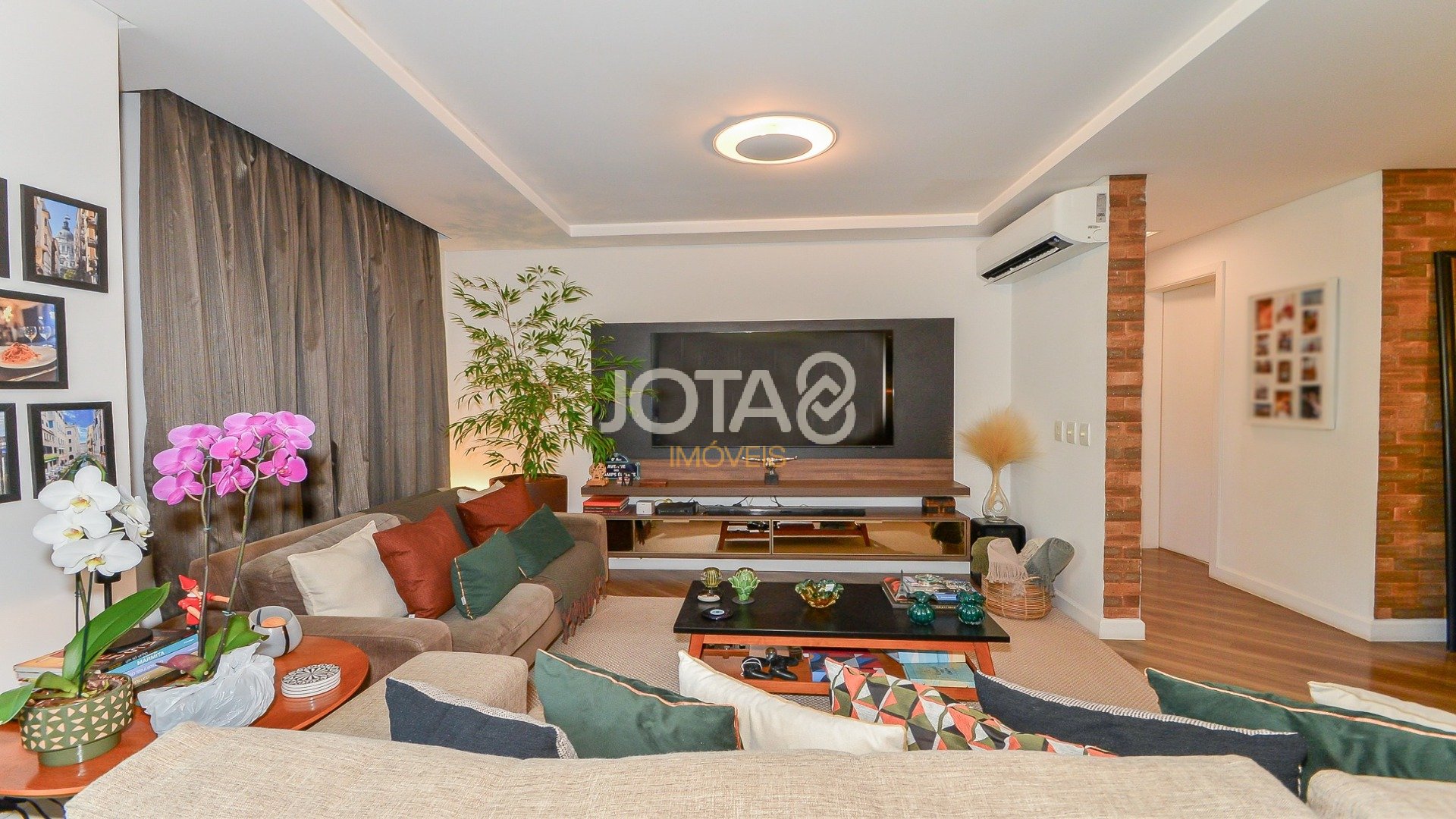 APARTAMENTO SEMI MOBILIADO COM 2 VAGAS NO JUVEVÊ