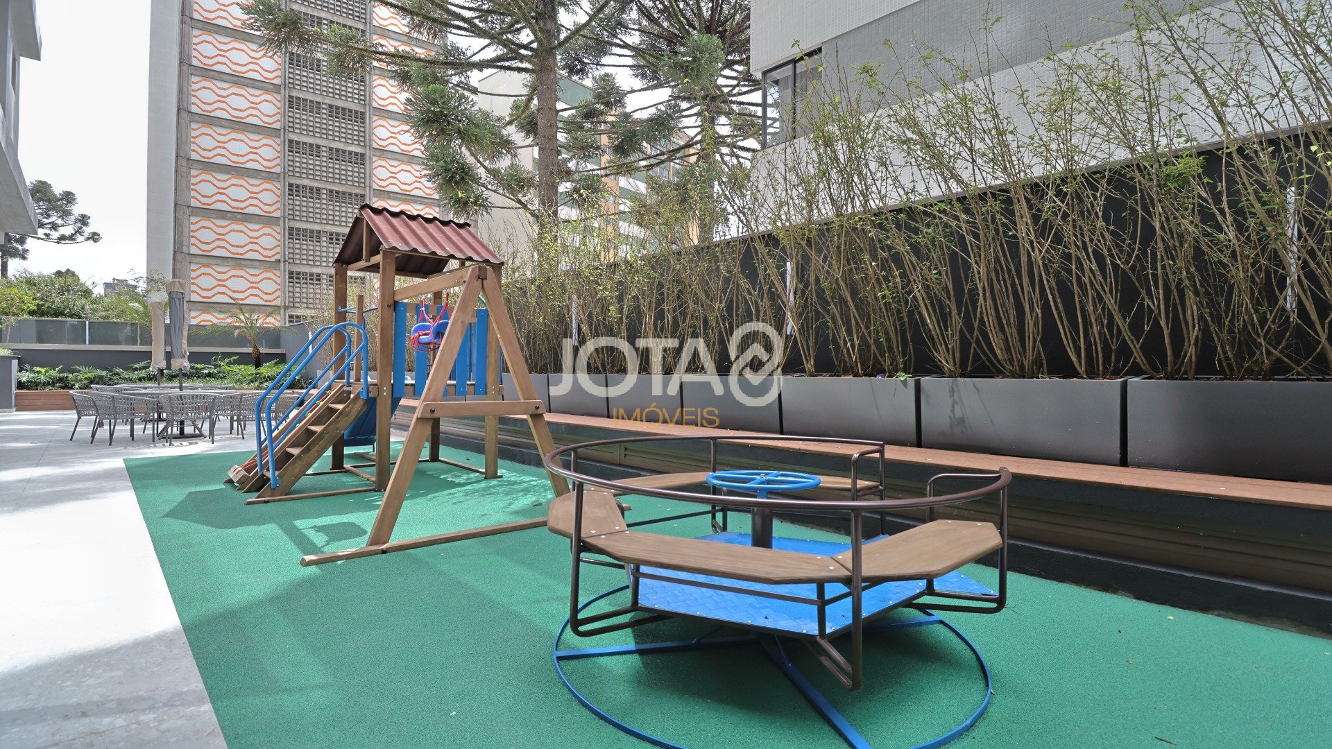 APARTAMENTO COM 3 QUARTOS NO BATEL!