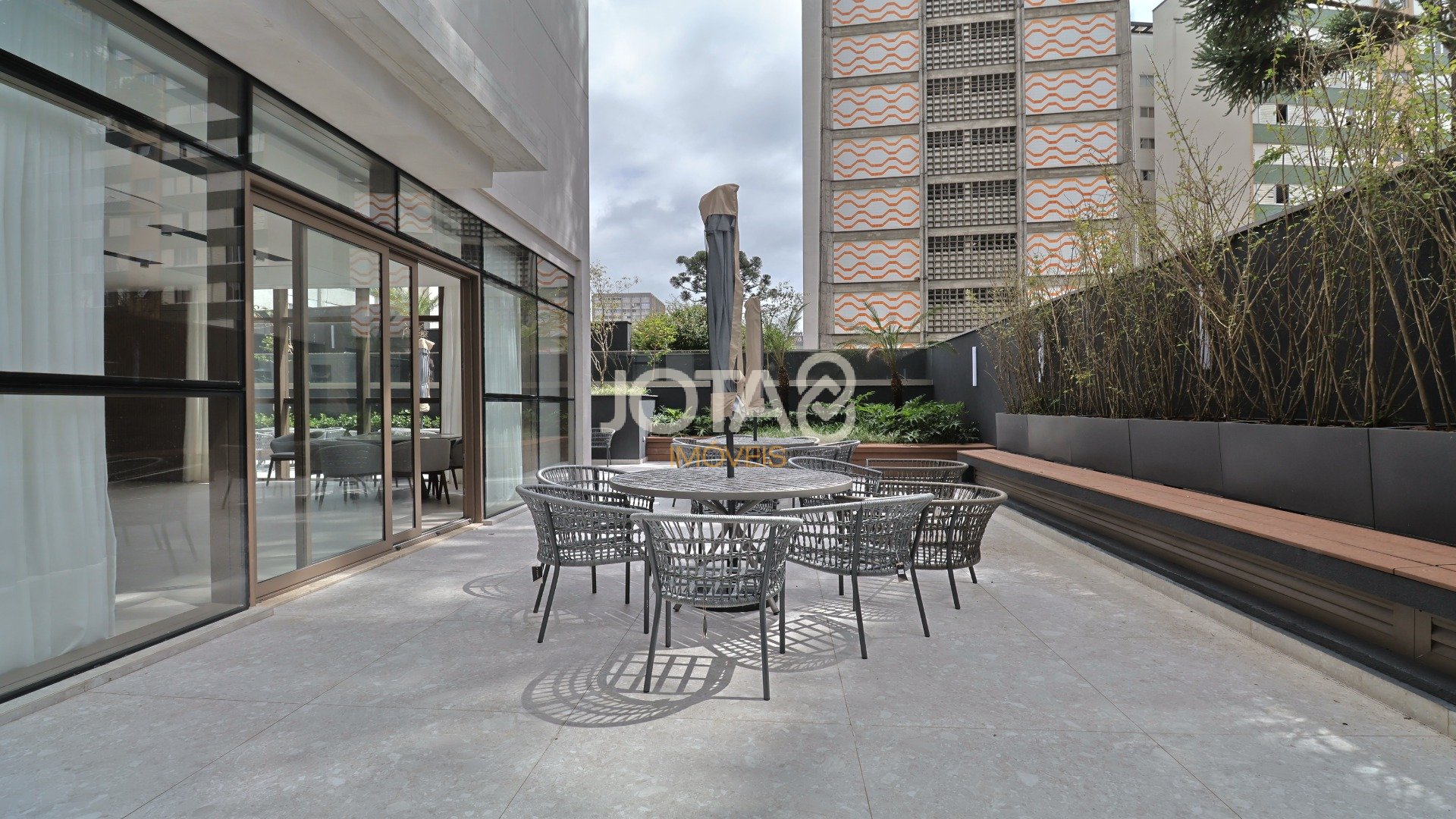 APARTAMENTO COM 3 QUARTOS NO BATEL!