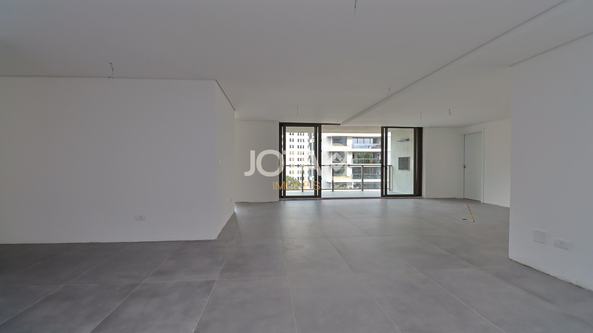 APARTAMENTO COM 3 QUARTOS NO BATEL!