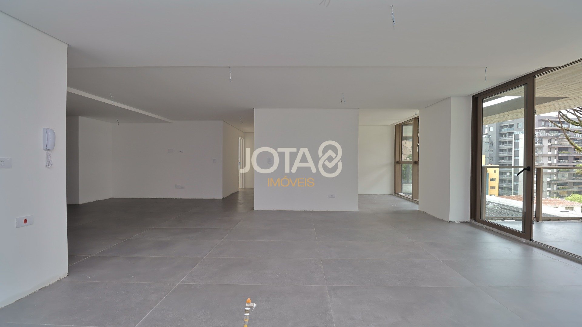 APARTAMENTO COM 3 QUARTOS NO BATEL!