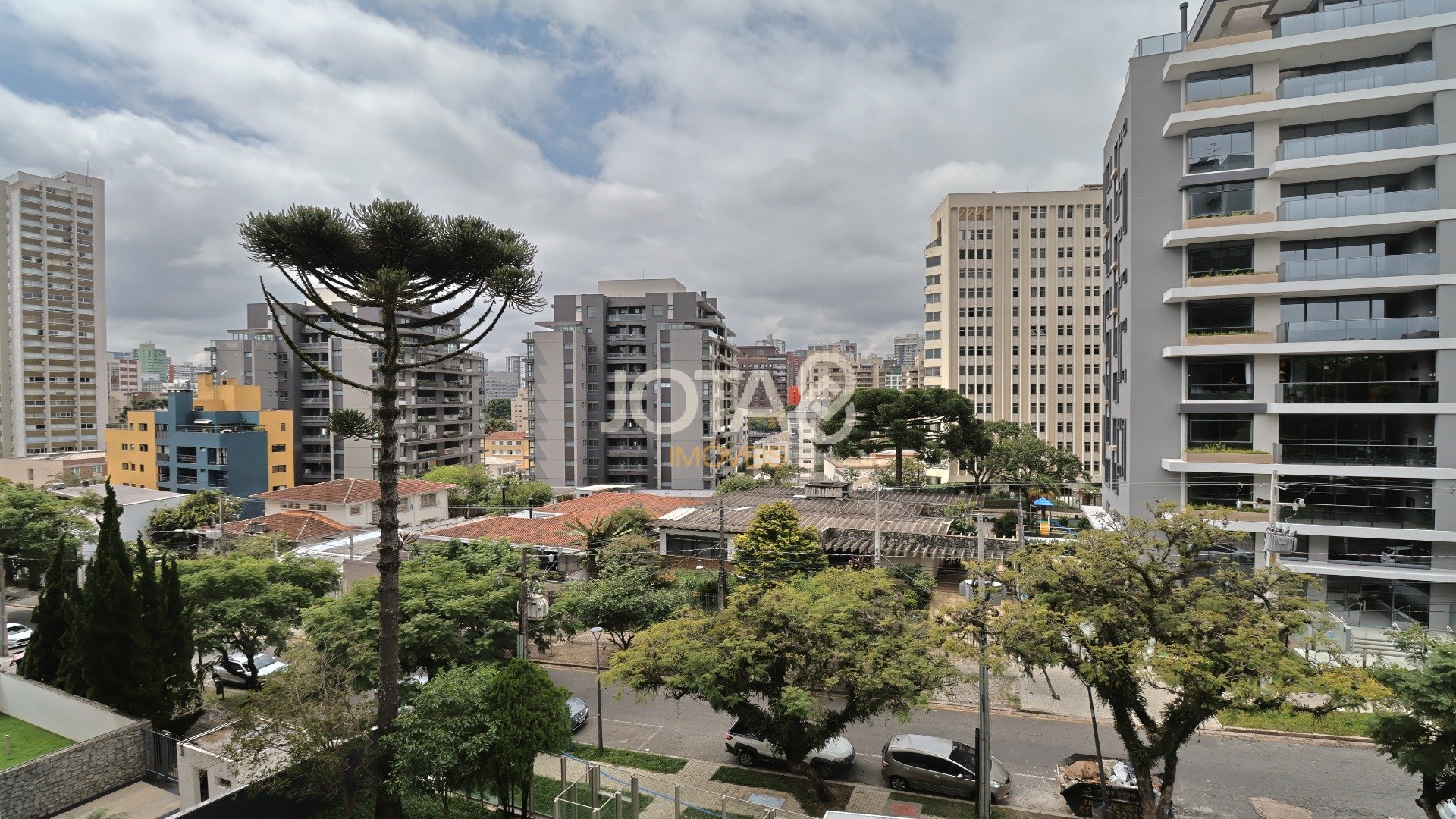 APARTAMENTO COM 3 QUARTOS NO BATEL!