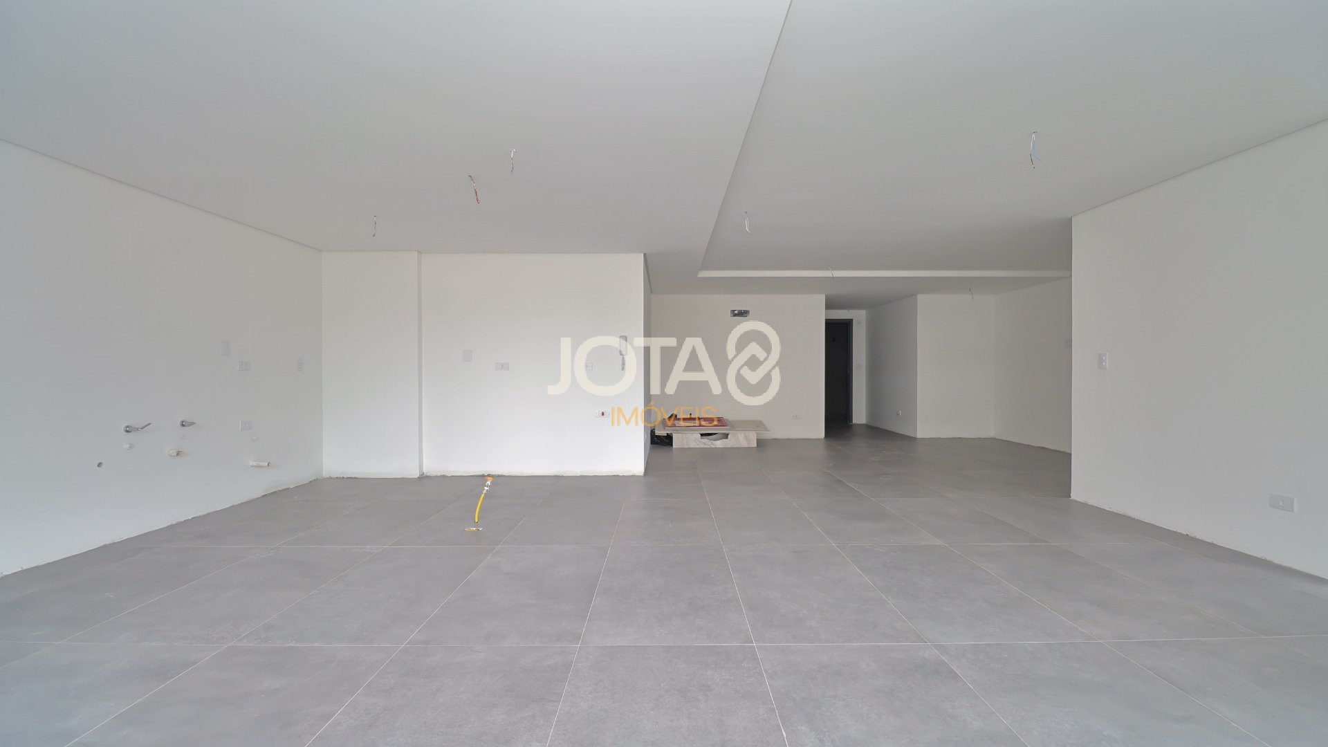 APARTAMENTO COM 3 QUARTOS NO BATEL!