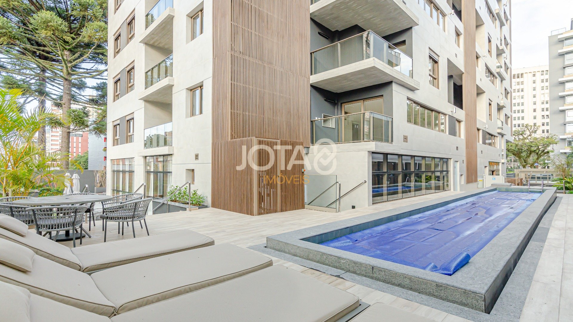 APARTAMENTO COM 3 QUARTOS NO BATEL!