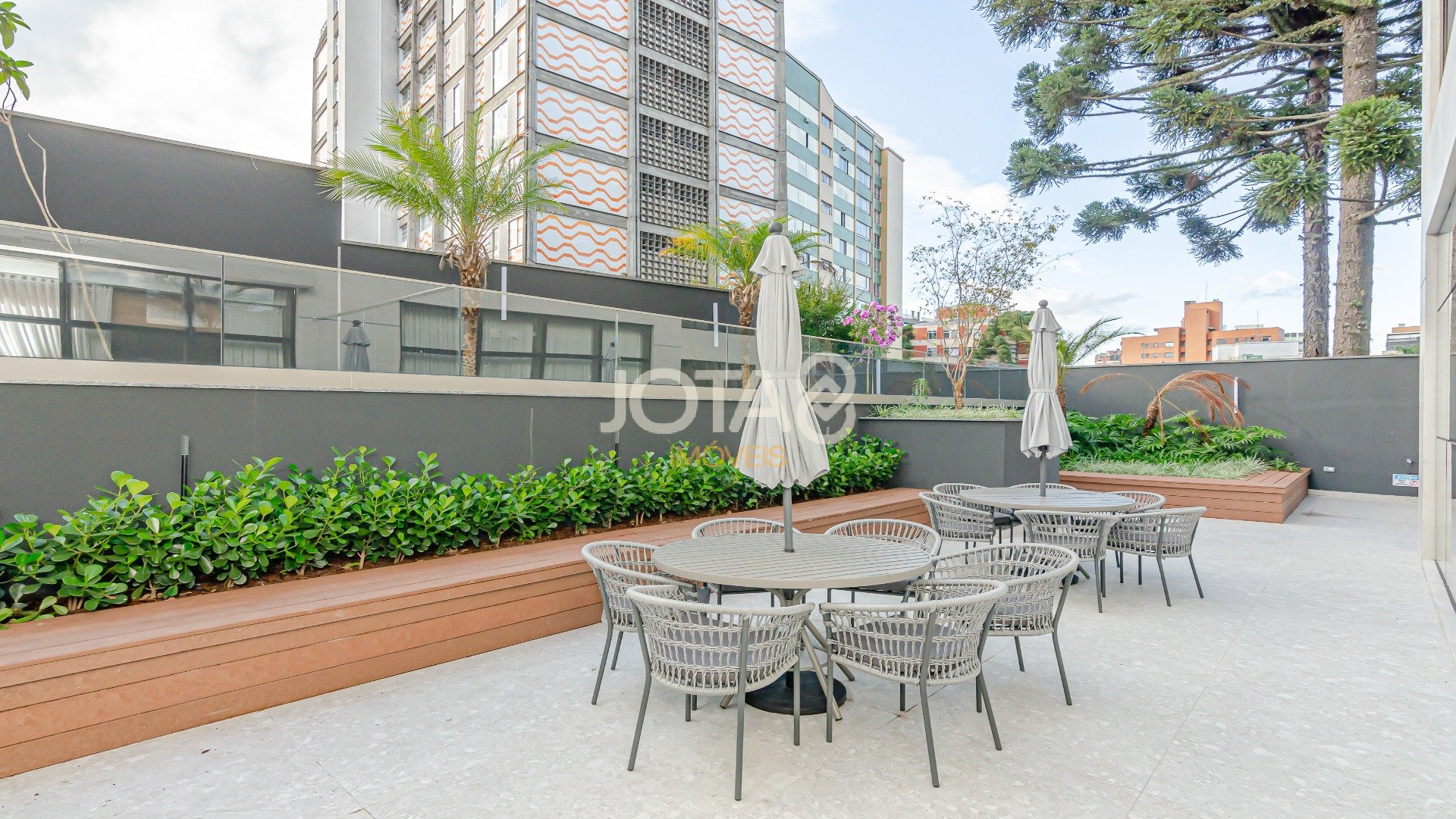 APARTAMENTO COM 3 QUARTOS NO BATEL!