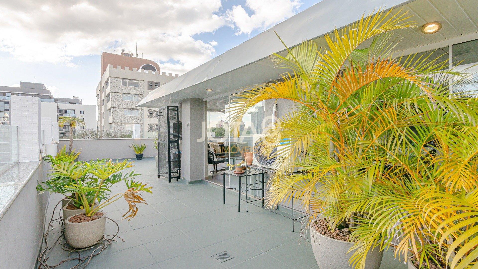 COBERTURA DUPLEX  COM 4 QUARTOS, TERRAÇO DE 110M² E VISTA INCRÍVEL