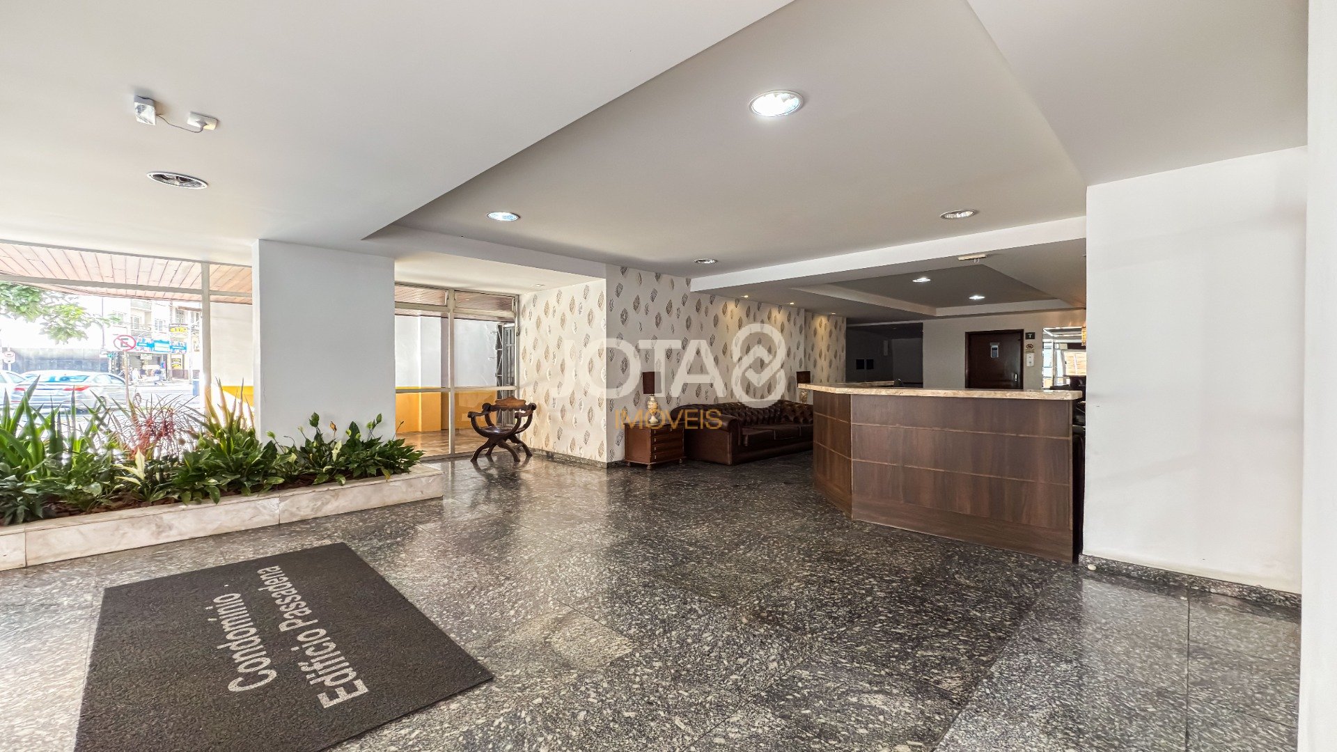 EXCELENTE APARTAMENTO PARA RETROFIT COM 3 QUARTOS E 1 VAGA NO CENTRO