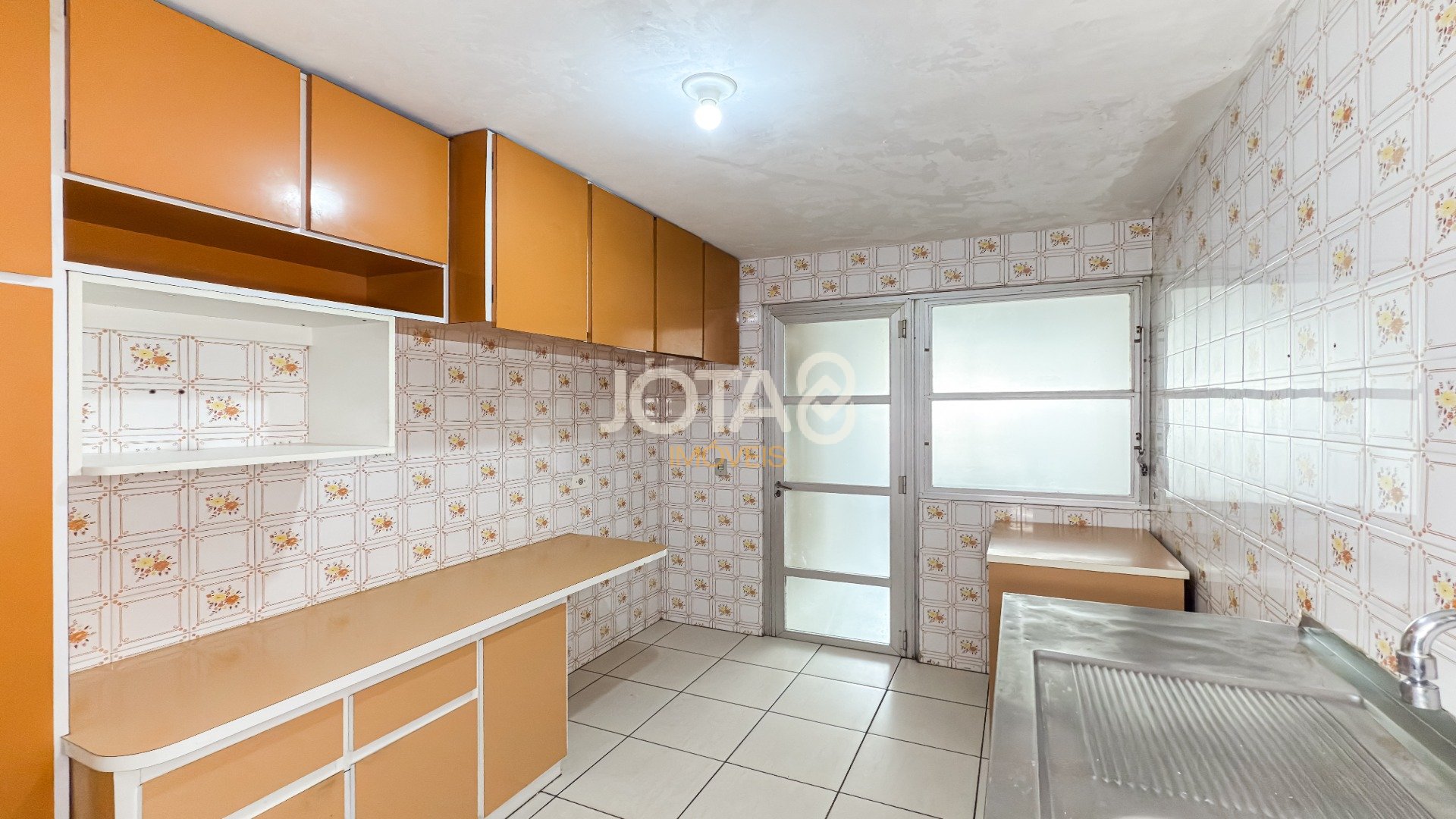EXCELENTE APARTAMENTO PARA RETROFIT COM 3 QUARTOS E 1 VAGA NO CENTRO