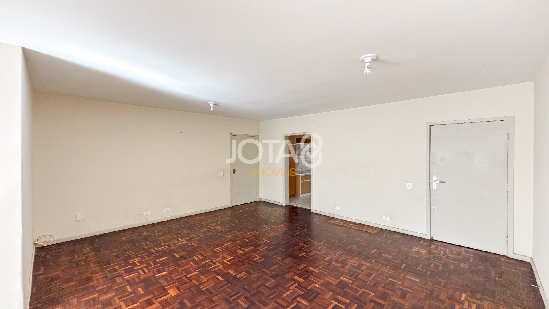 EXCELENTE APARTAMENTO PARA RETROFIT COM 3 QUARTOS E 1 VAGA NO CENTRO