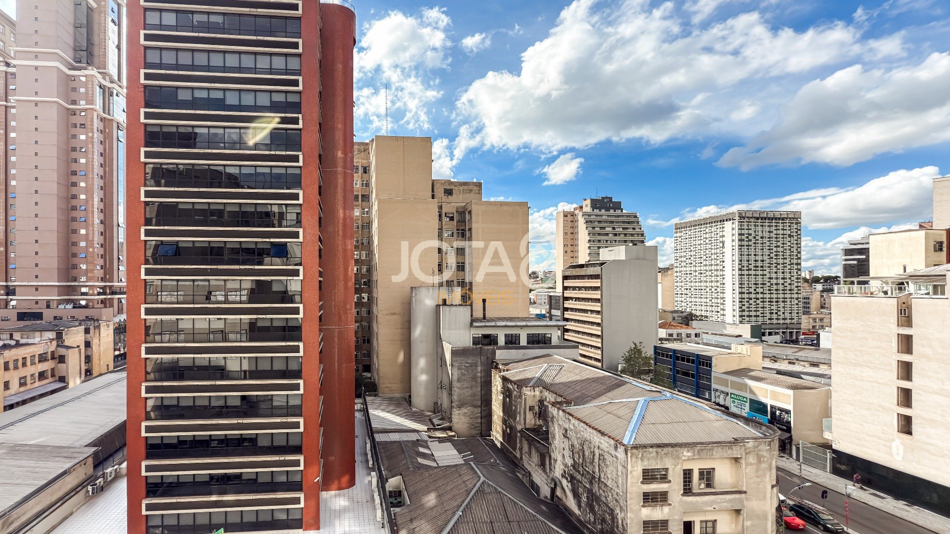 EXCELENTE APARTAMENTO PARA RETROFIT COM 3 QUARTOS E 1 VAGA NO CENTRO