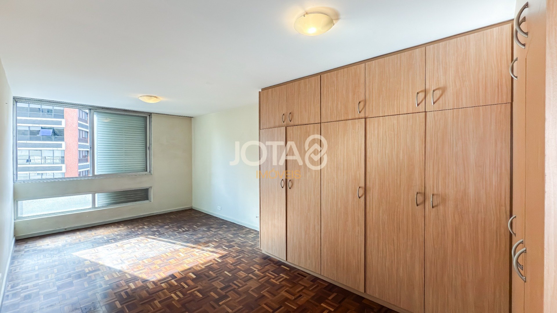 EXCELENTE APARTAMENTO PARA RETROFIT COM 3 QUARTOS E 1 VAGA NO CENTRO