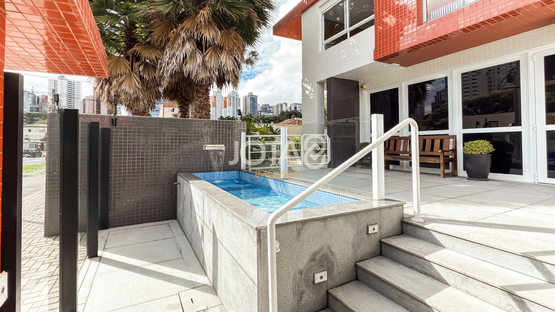 A POUCOS METROS DO CLUBE CURITIBANO!