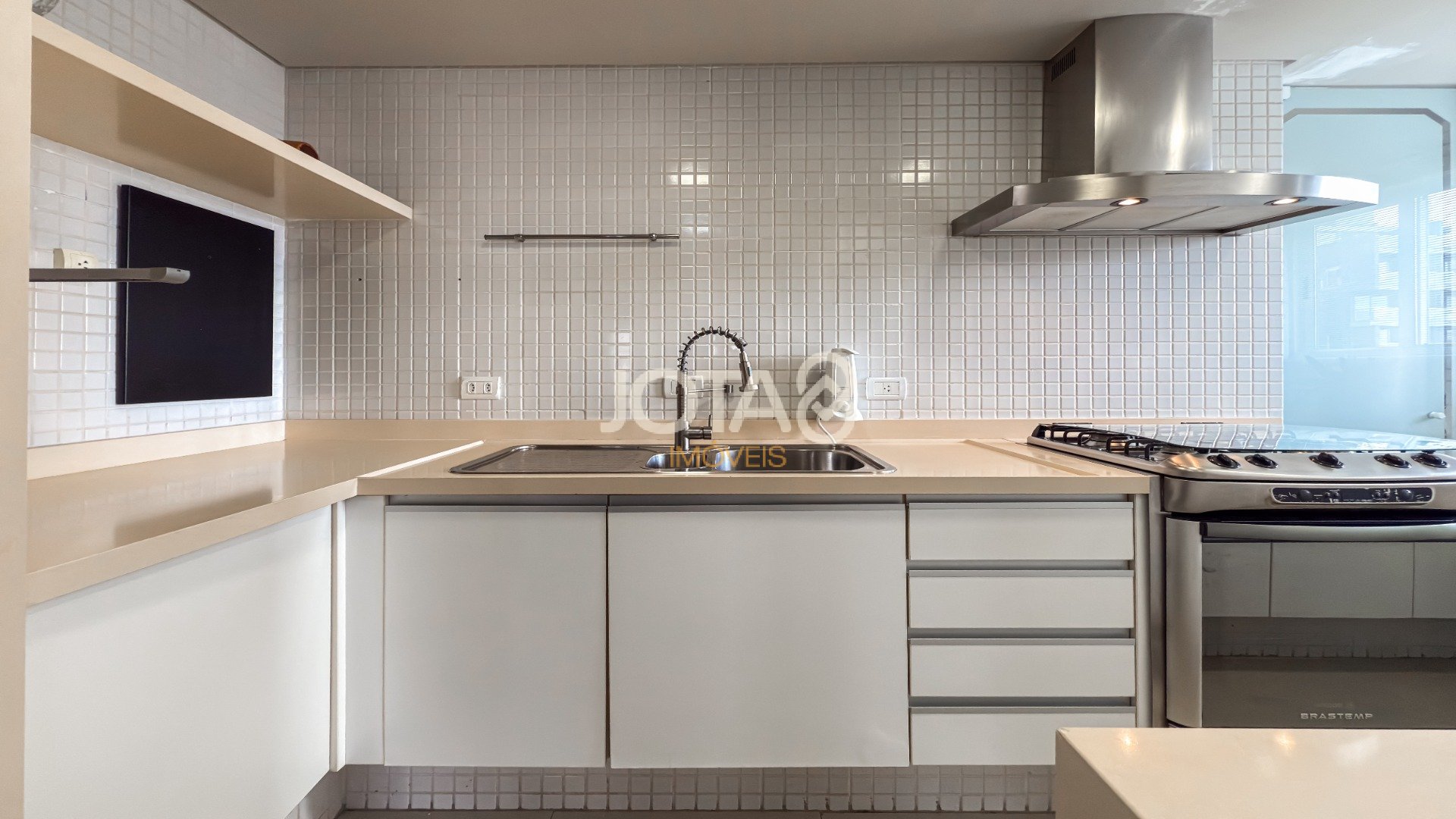 DUPLEX 2 QUARTOS LINDO NO BATEL SOHO