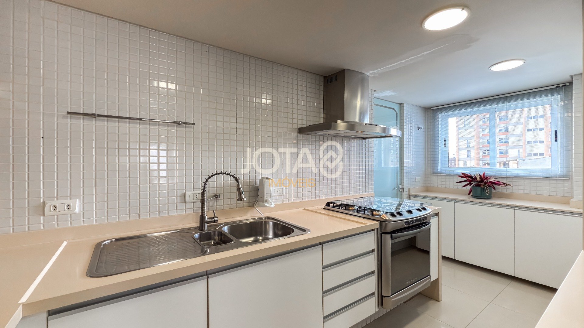 DUPLEX 2 QUARTOS LINDO NO BATEL SOHO