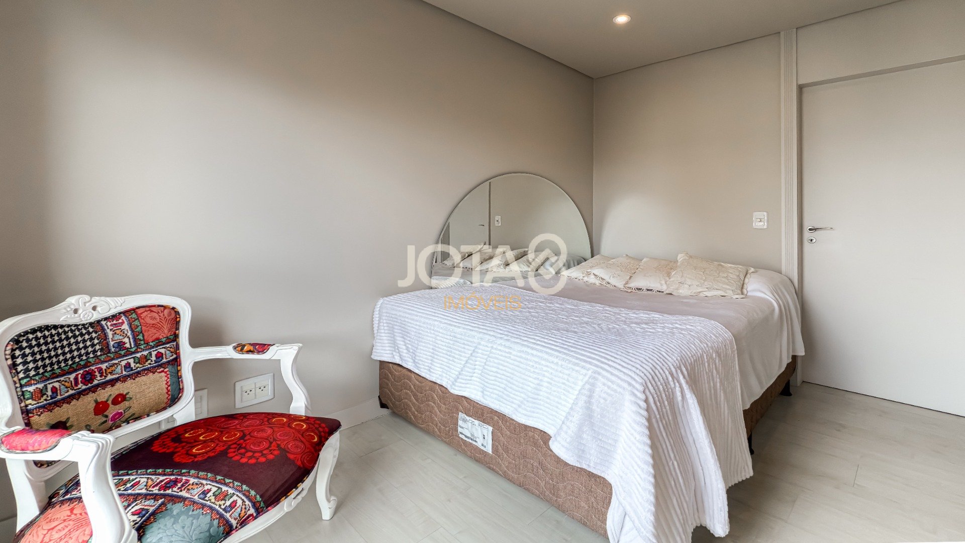 DUPLEX 2 QUARTOS LINDO NO BATEL SOHO