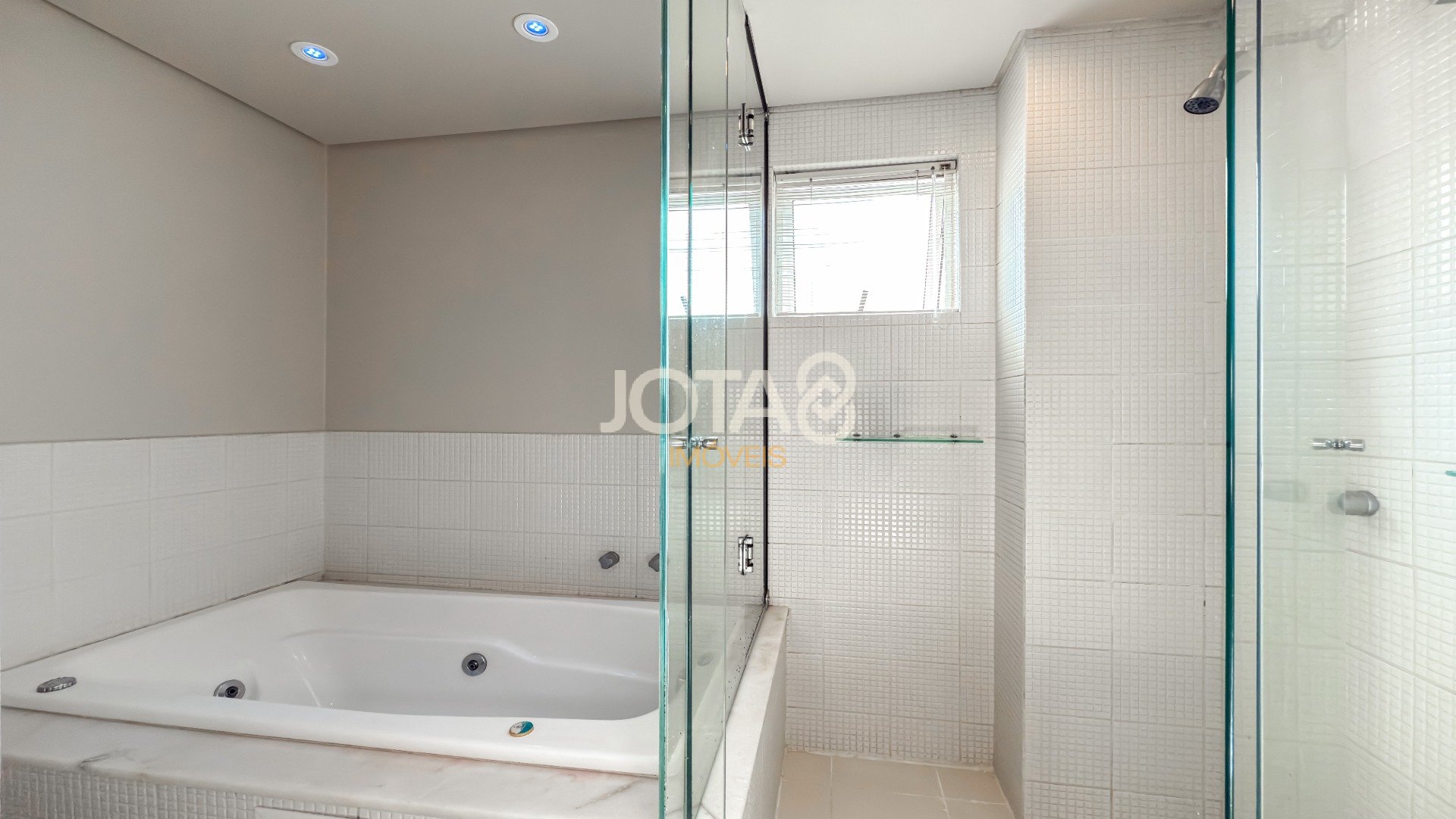 DUPLEX 2 QUARTOS LINDO NO BATEL SOHO