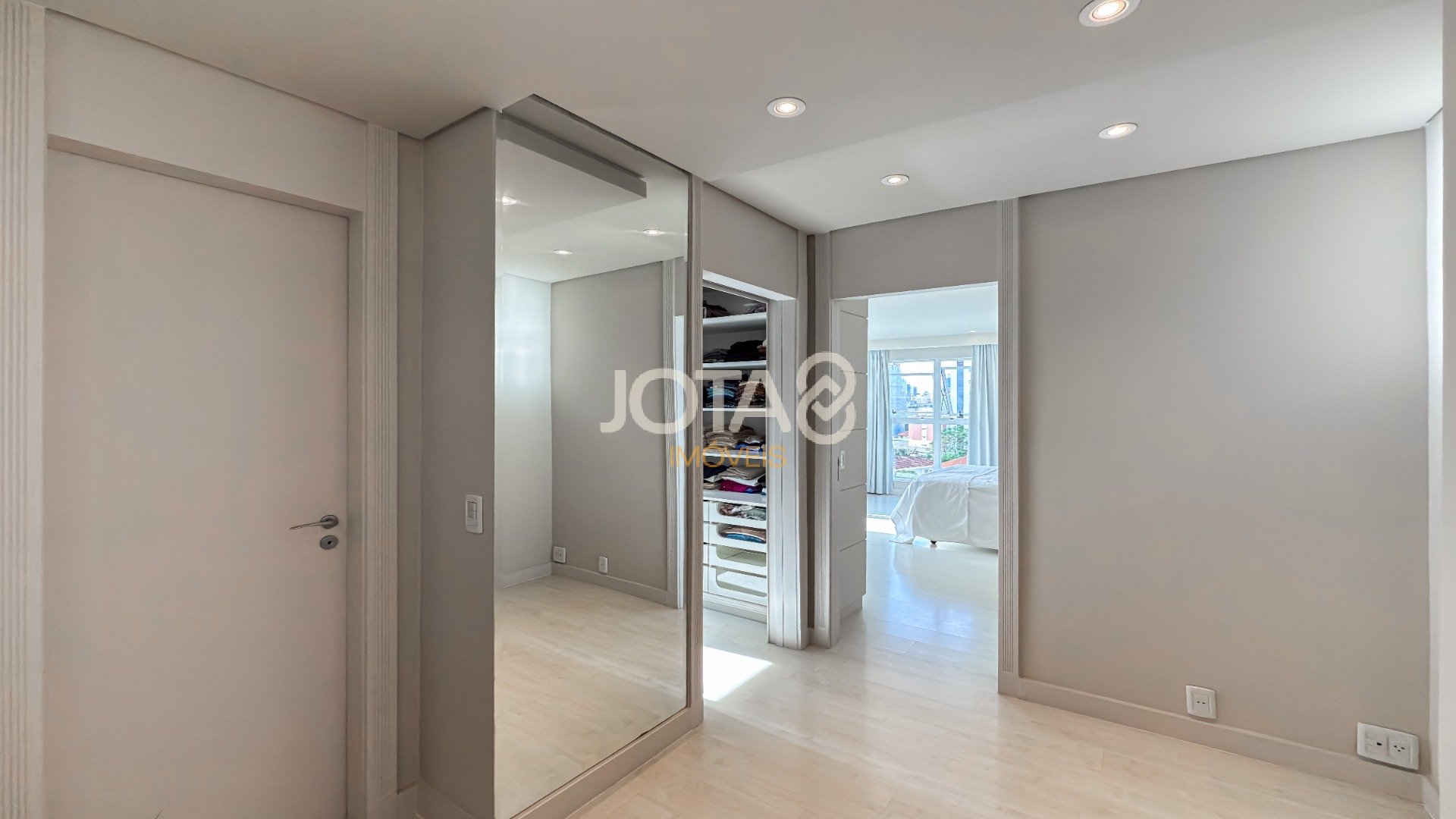 DUPLEX 2 QUARTOS LINDO NO BATEL SOHO