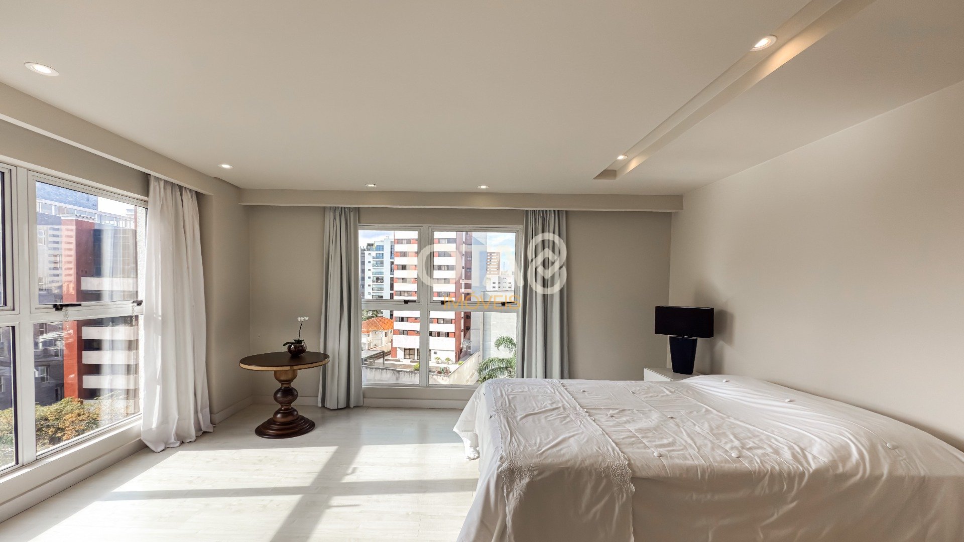 DUPLEX 2 QUARTOS LINDO NO BATEL SOHO
