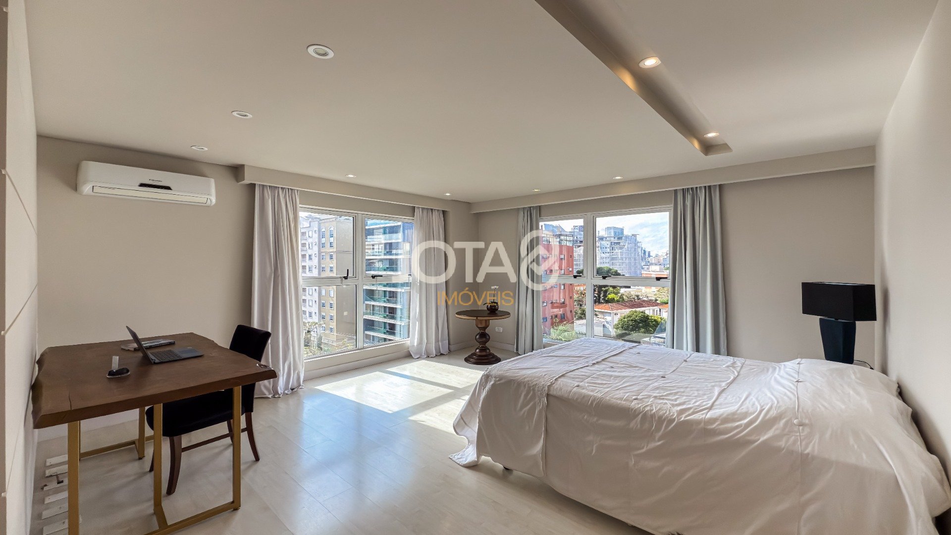 DUPLEX 2 QUARTOS LINDO NO BATEL SOHO