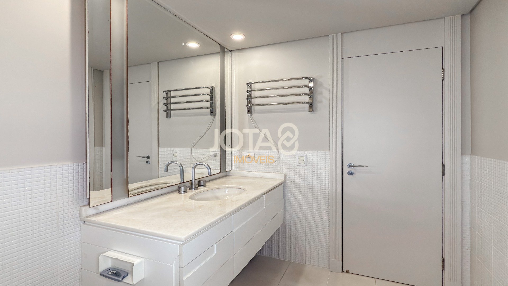 DUPLEX 2 QUARTOS LINDO NO BATEL SOHO