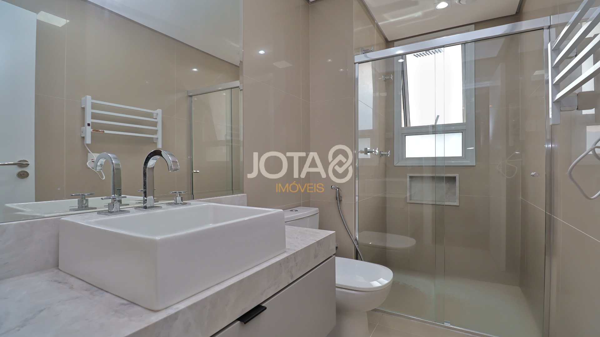 PRIMEIRA LOCAÇÃO - APARTAMENTO MOBILIADO COM 4 SUÍTES NO ECOVILLE!